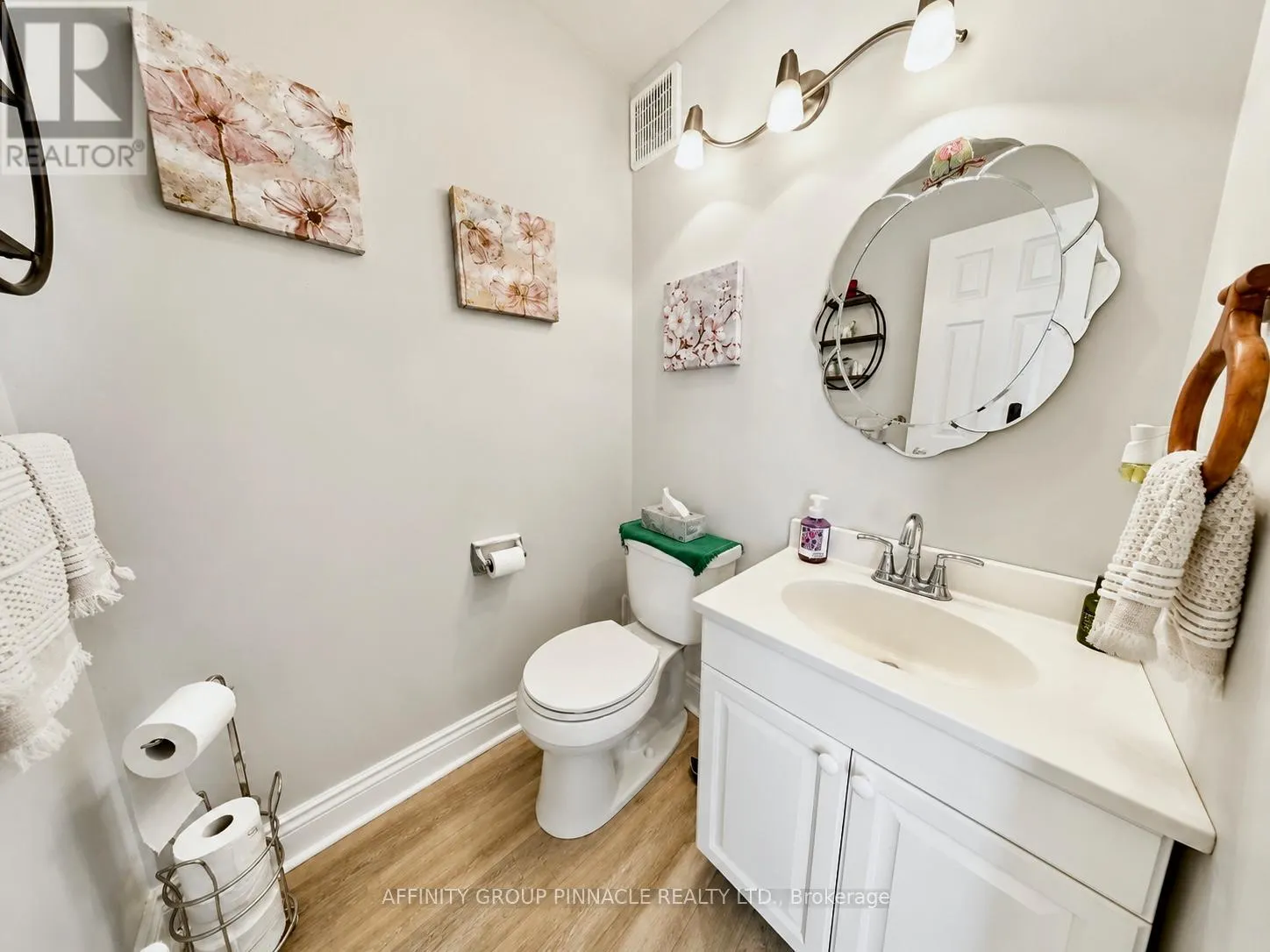 24 - 115 MARY STREET W #24