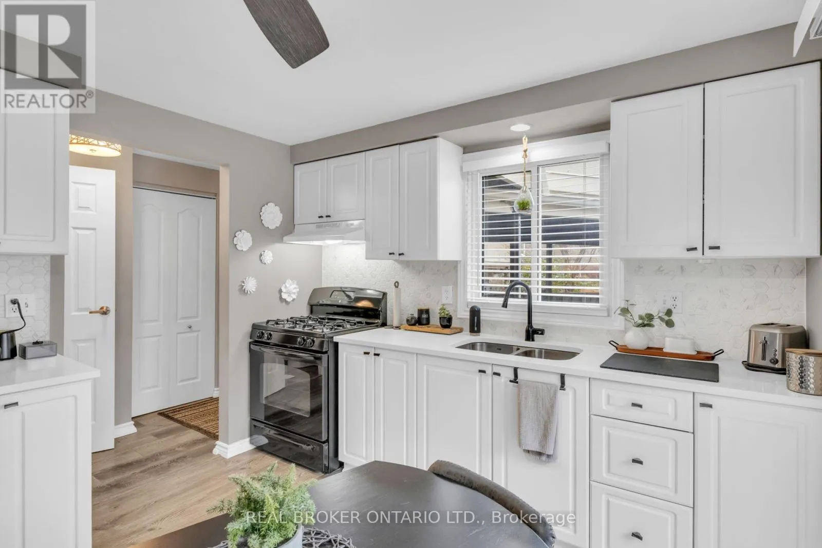 15 - 415 MORGAN AVENUE