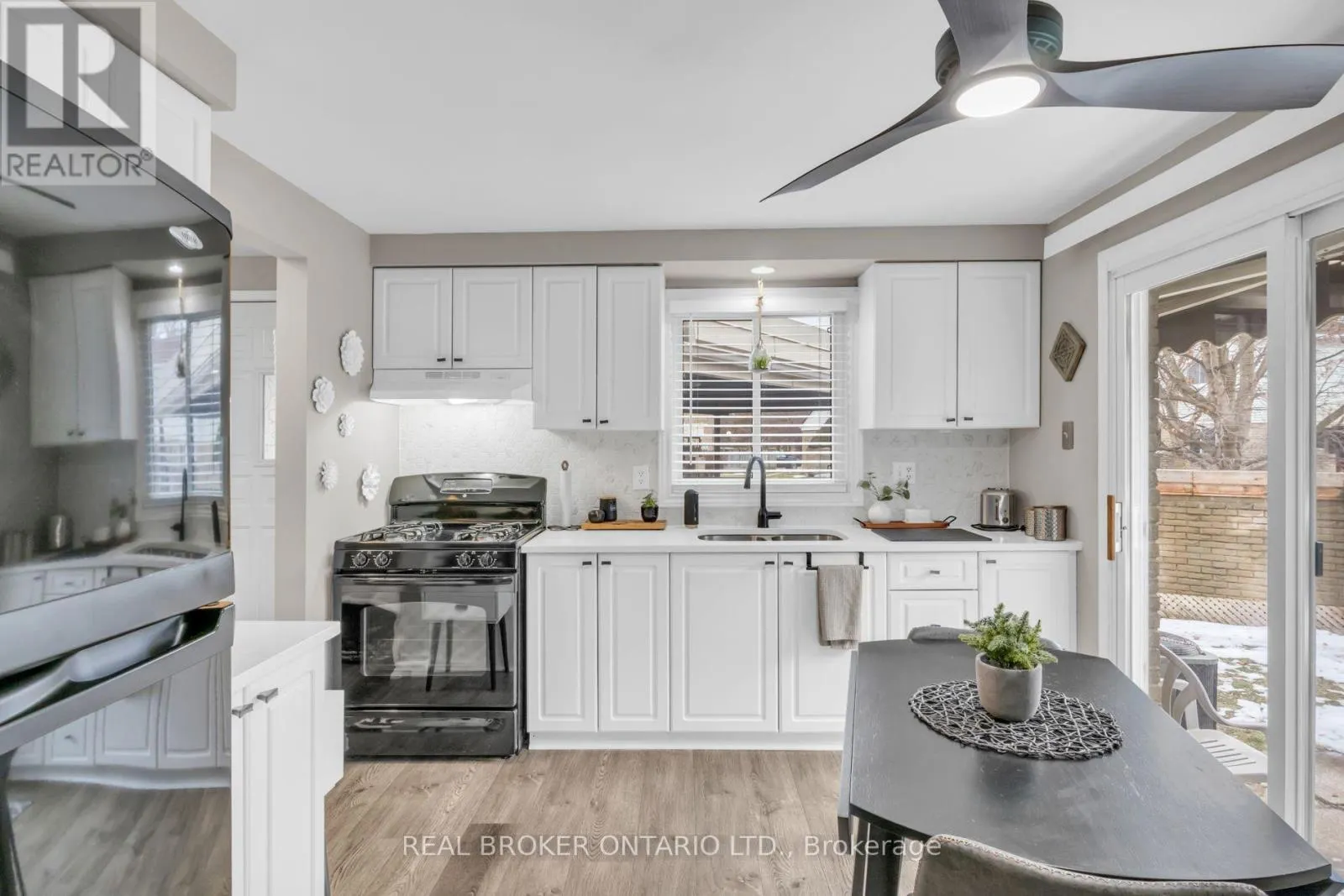 15 - 415 MORGAN AVENUE
