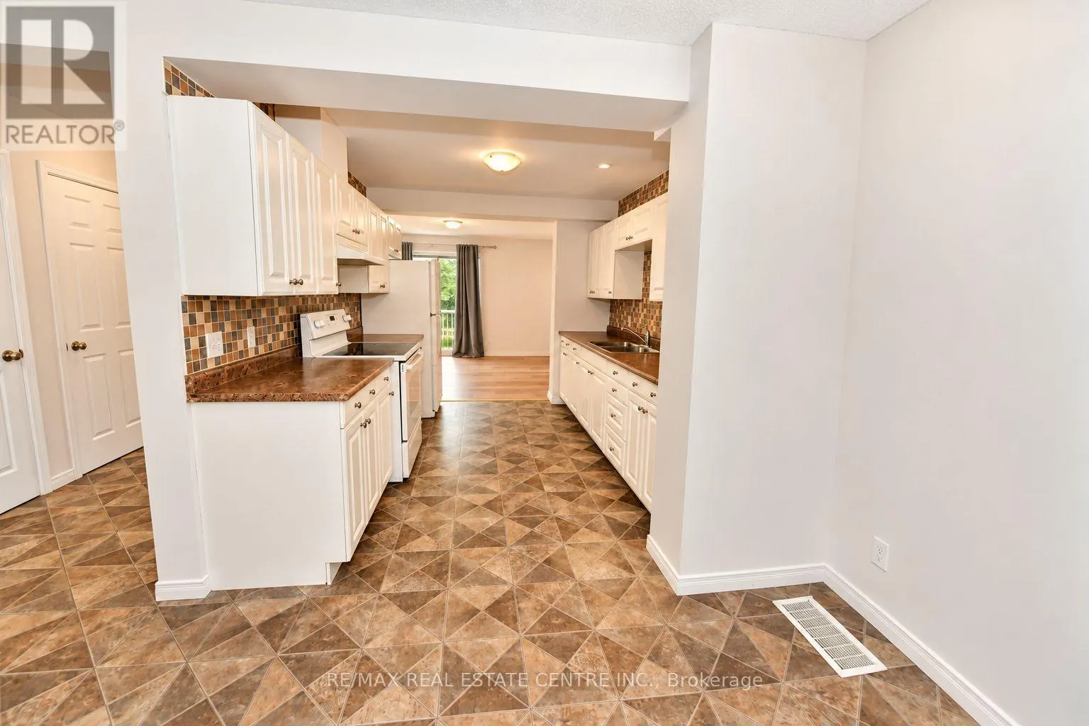 8 - 23 HOWE DRIVE
