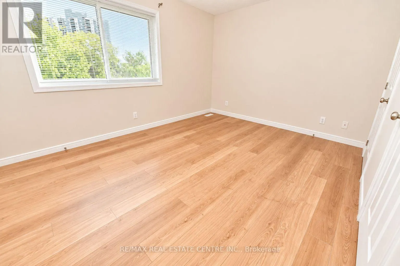 8 - 23 HOWE DRIVE