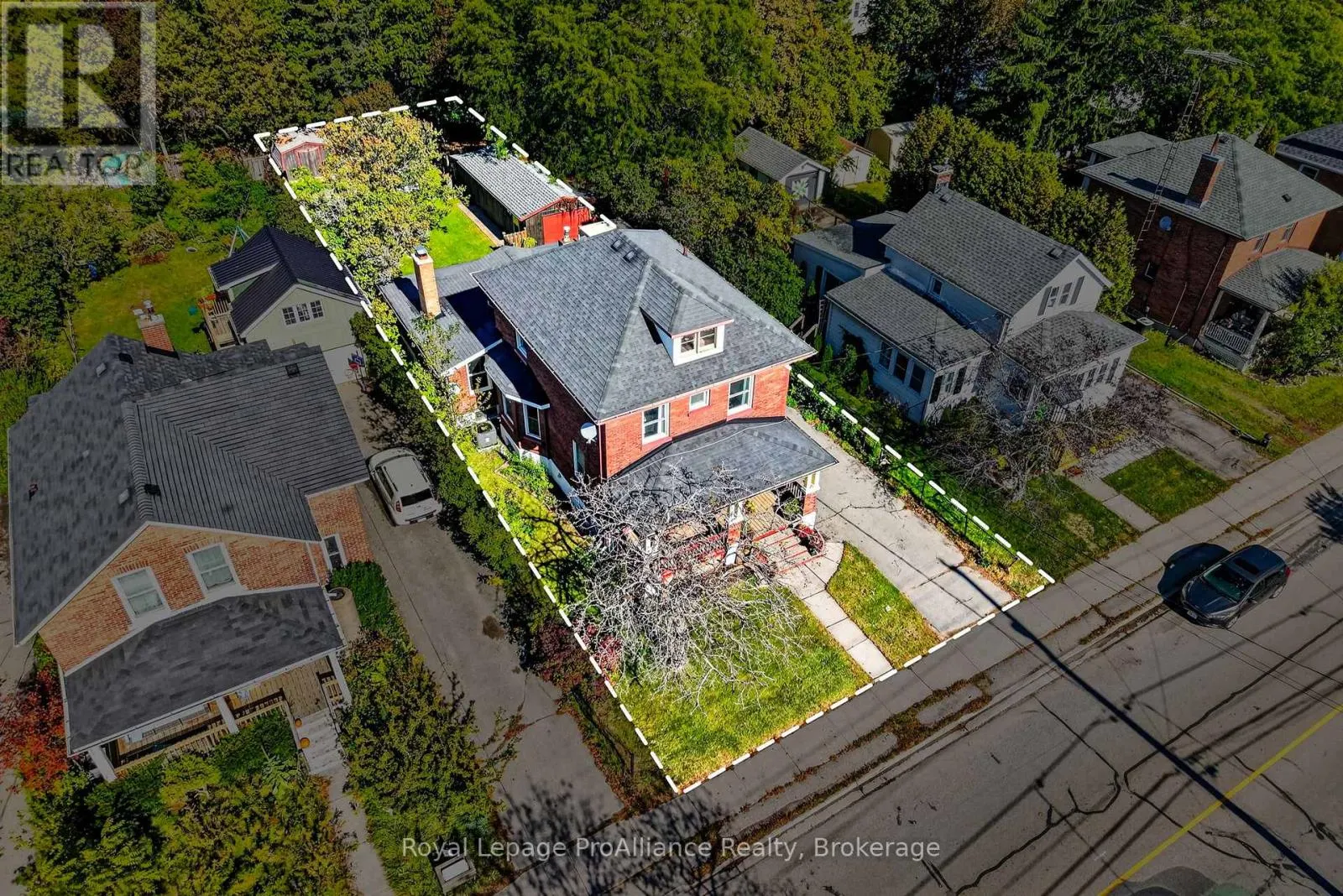 174 UNIVERSITY AVENUE W
