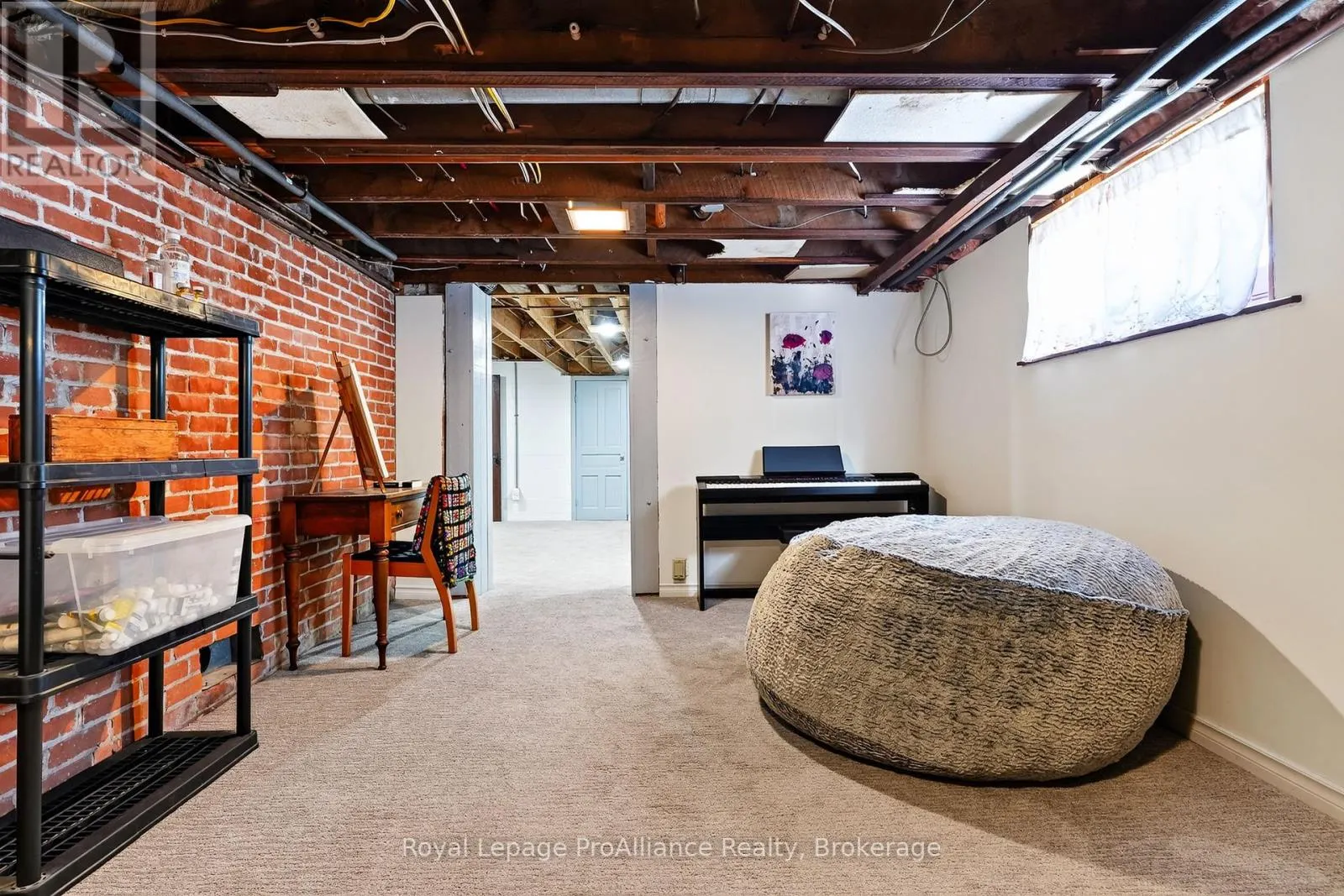 174 UNIVERSITY AVENUE W