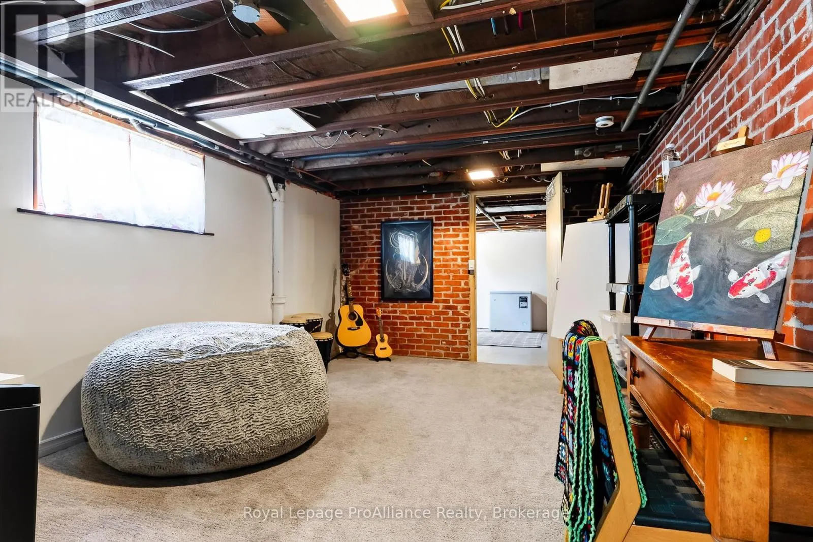 174 UNIVERSITY AVENUE W