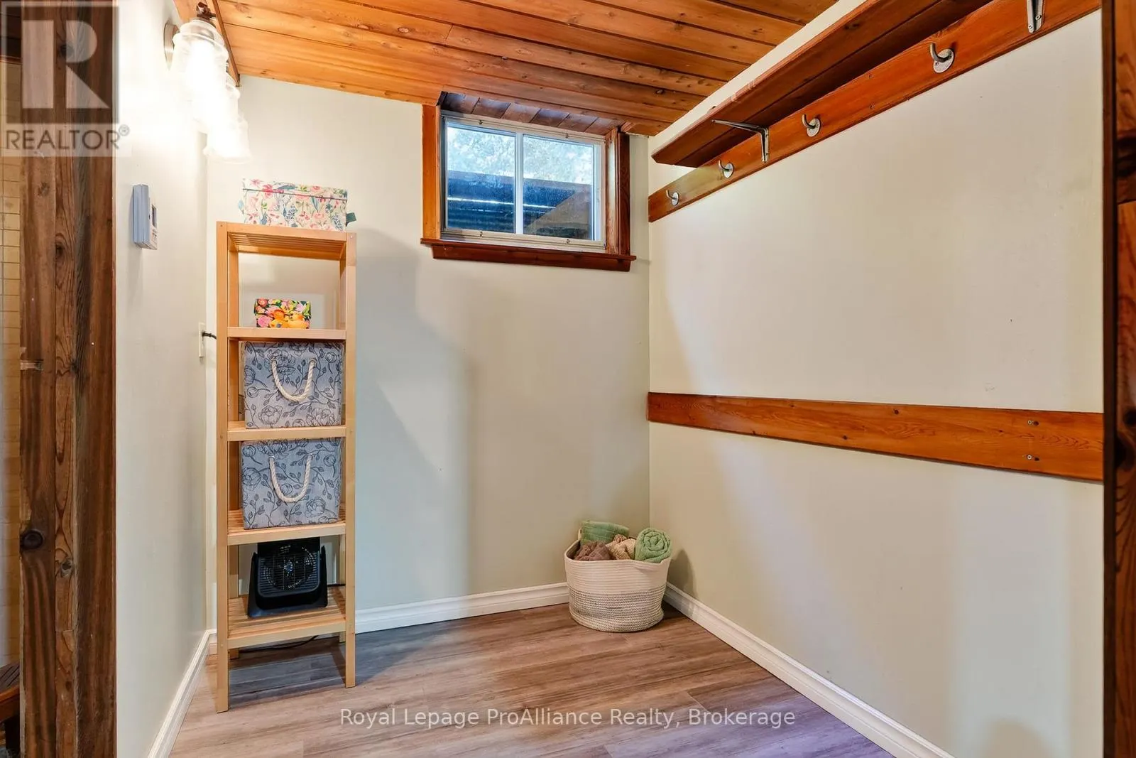 174 UNIVERSITY AVENUE W