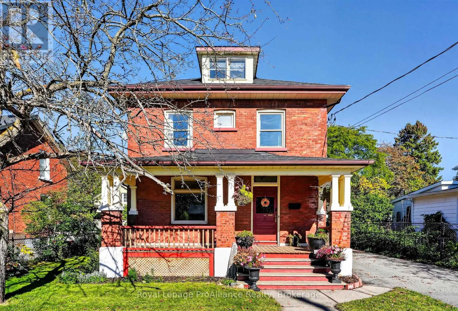 174 UNIVERSITY AVENUE W