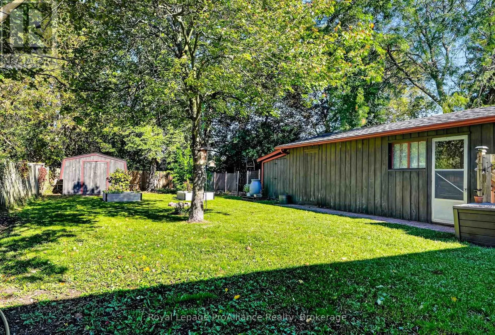 174 UNIVERSITY AVENUE W