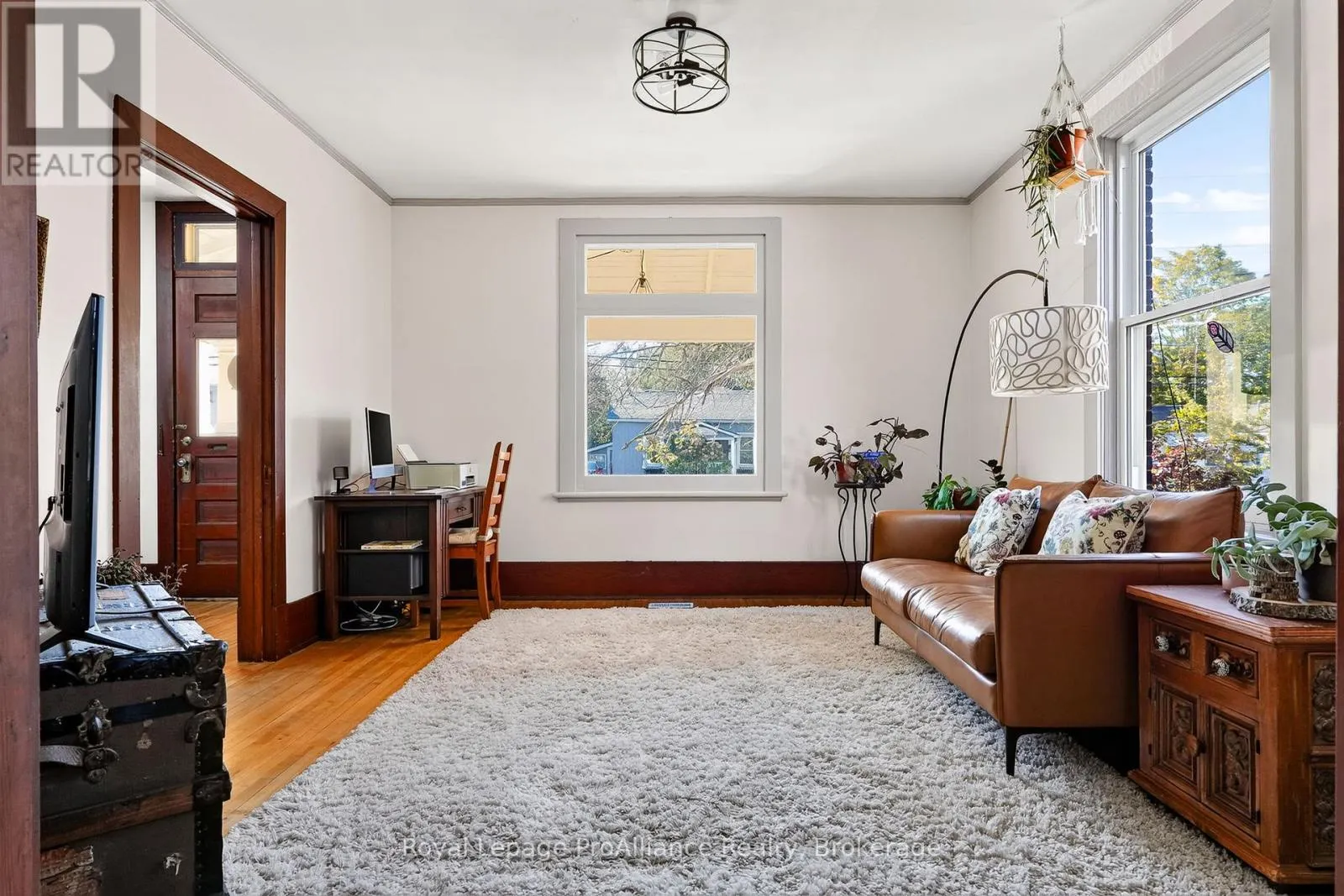 174 UNIVERSITY AVENUE W