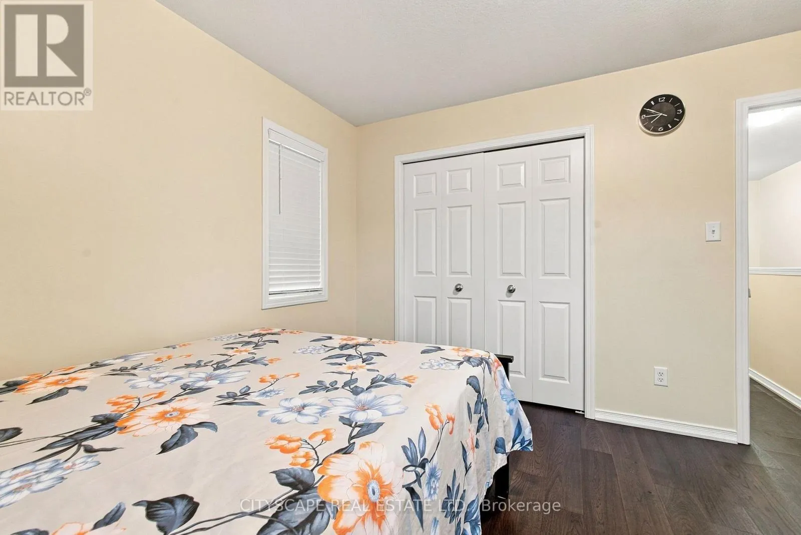 37 - 350 DUNDAS STREET S