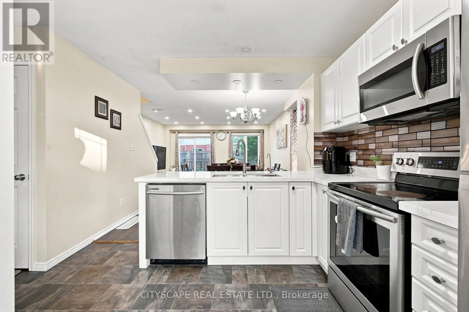 37 - 350 DUNDAS STREET S