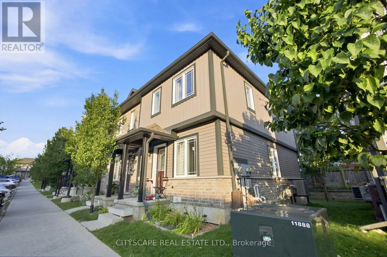 37 - 350 DUNDAS STREET S