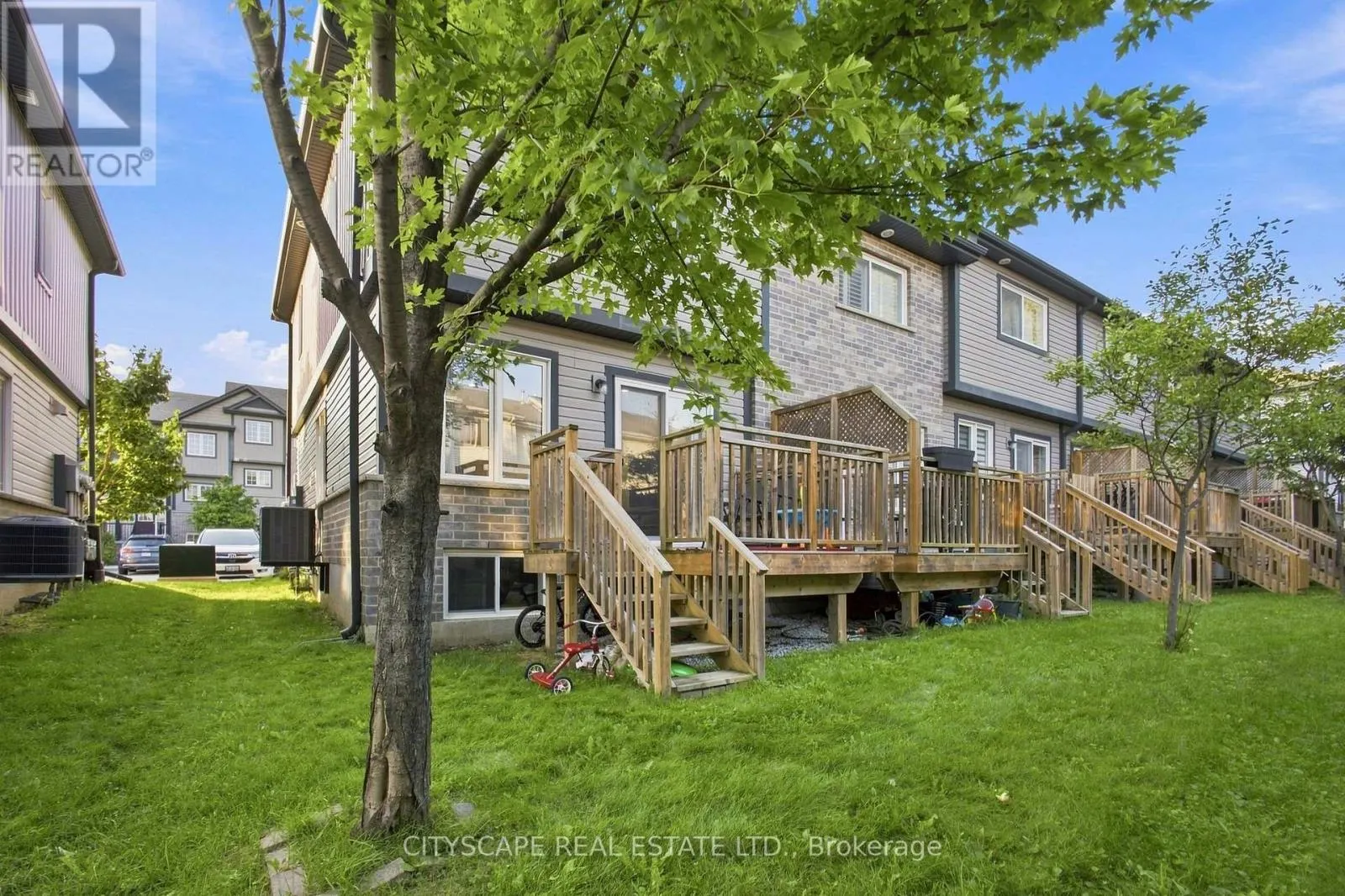 37 - 350 DUNDAS STREET S