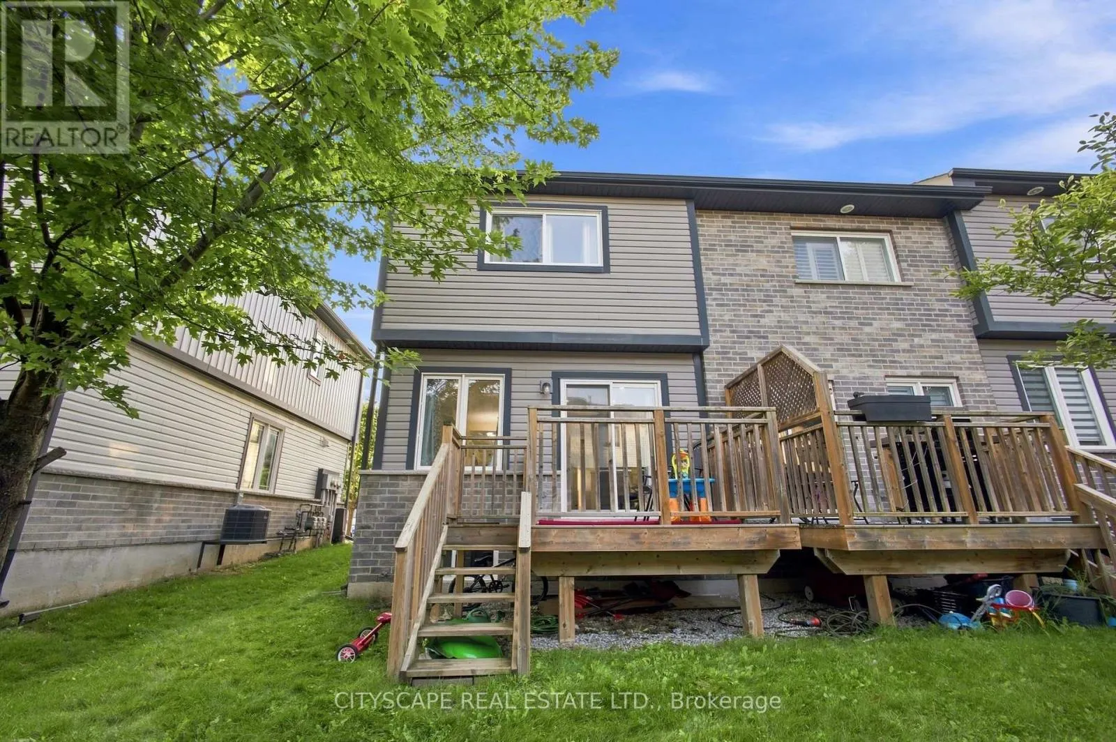 37 - 350 DUNDAS STREET S