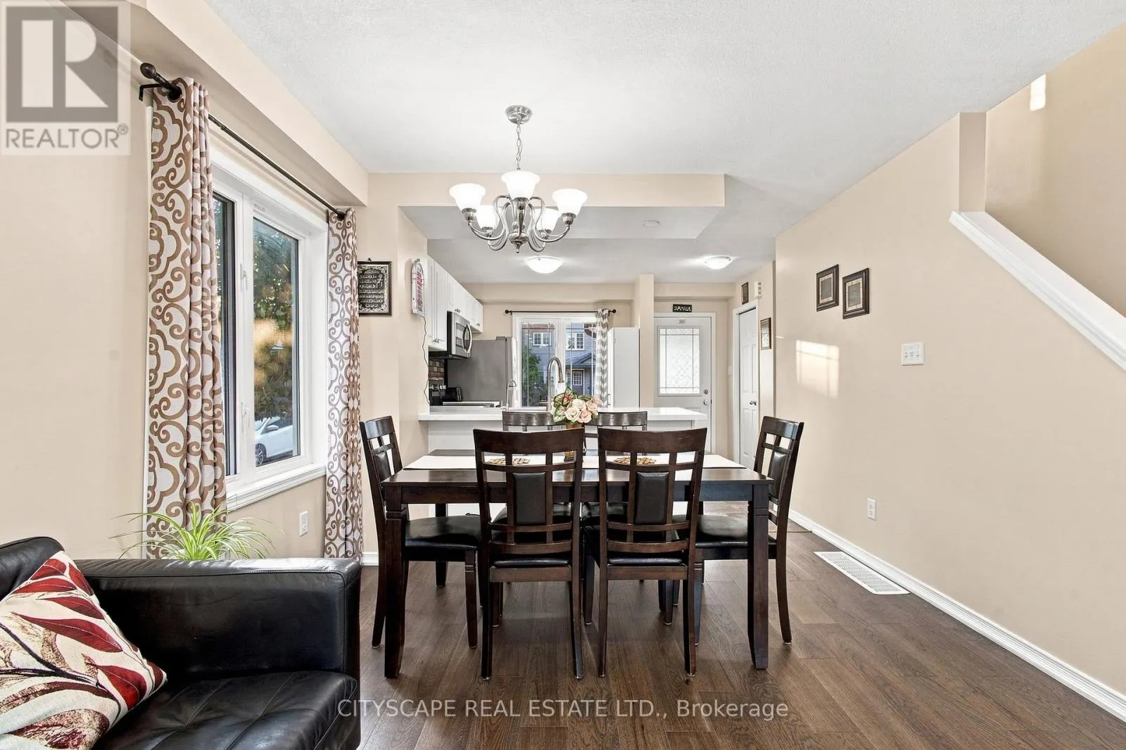 37 - 350 DUNDAS STREET S