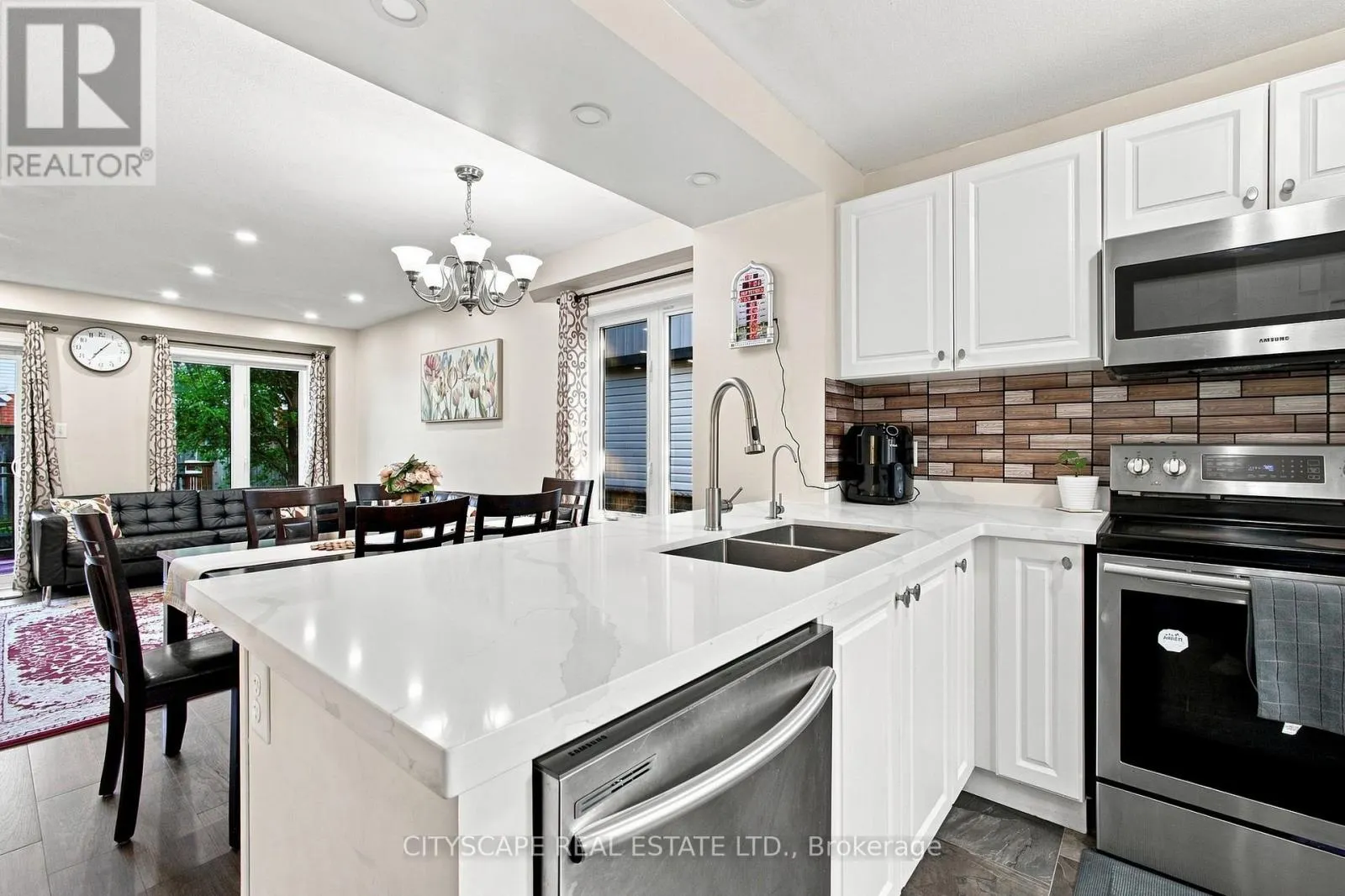 37 - 350 DUNDAS STREET S