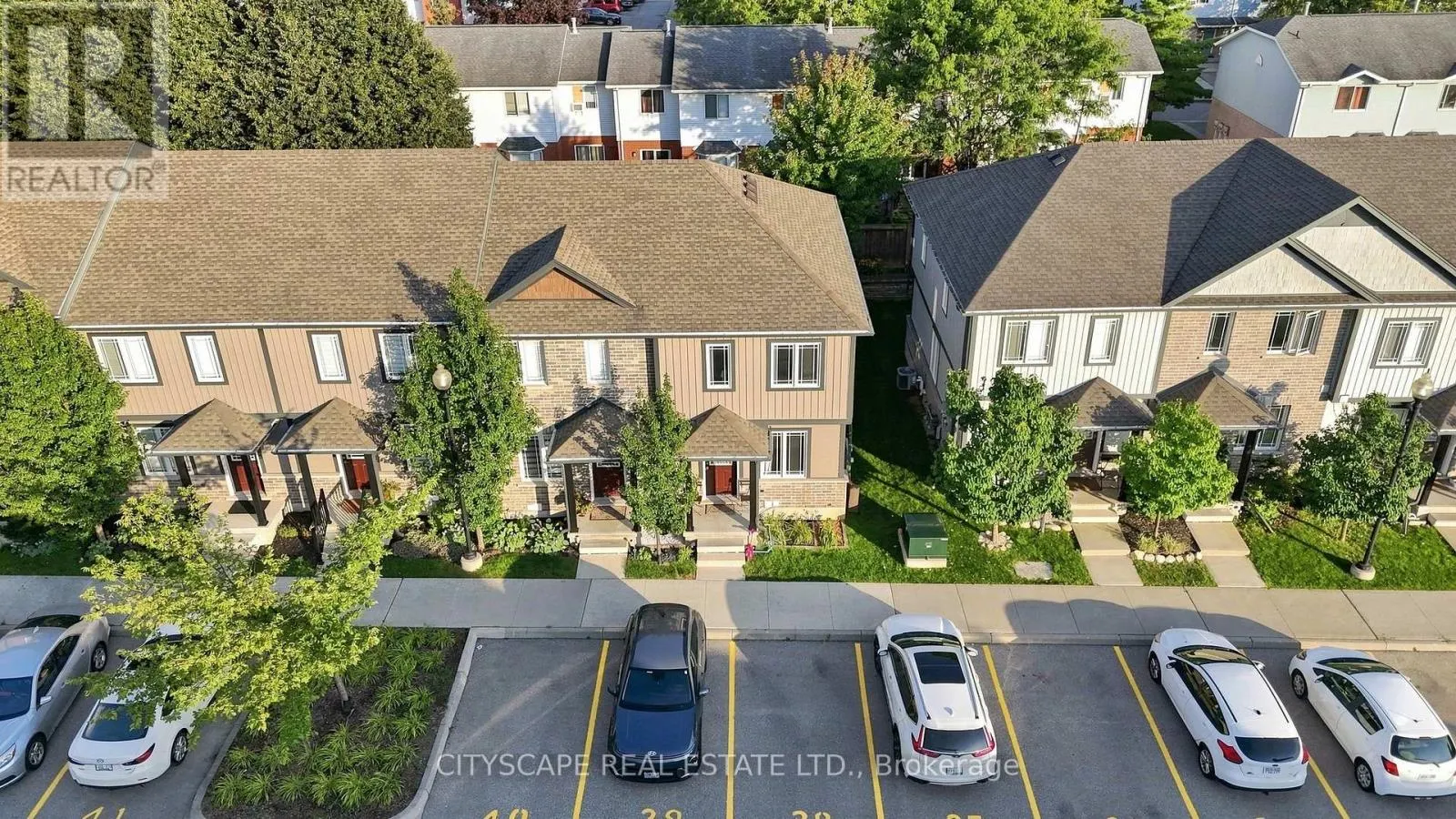 37 - 350 DUNDAS STREET S
