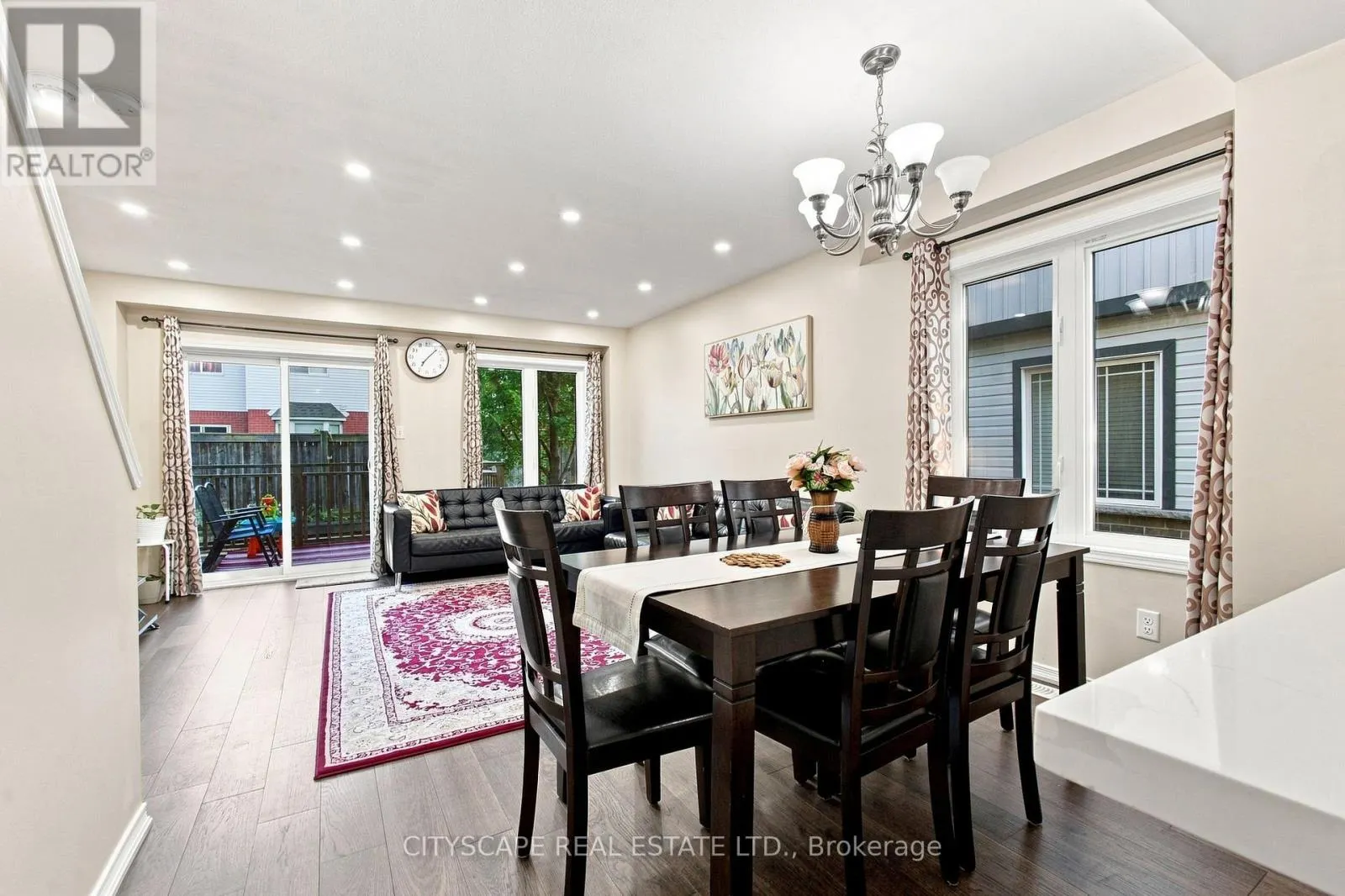 37 - 350 DUNDAS STREET S