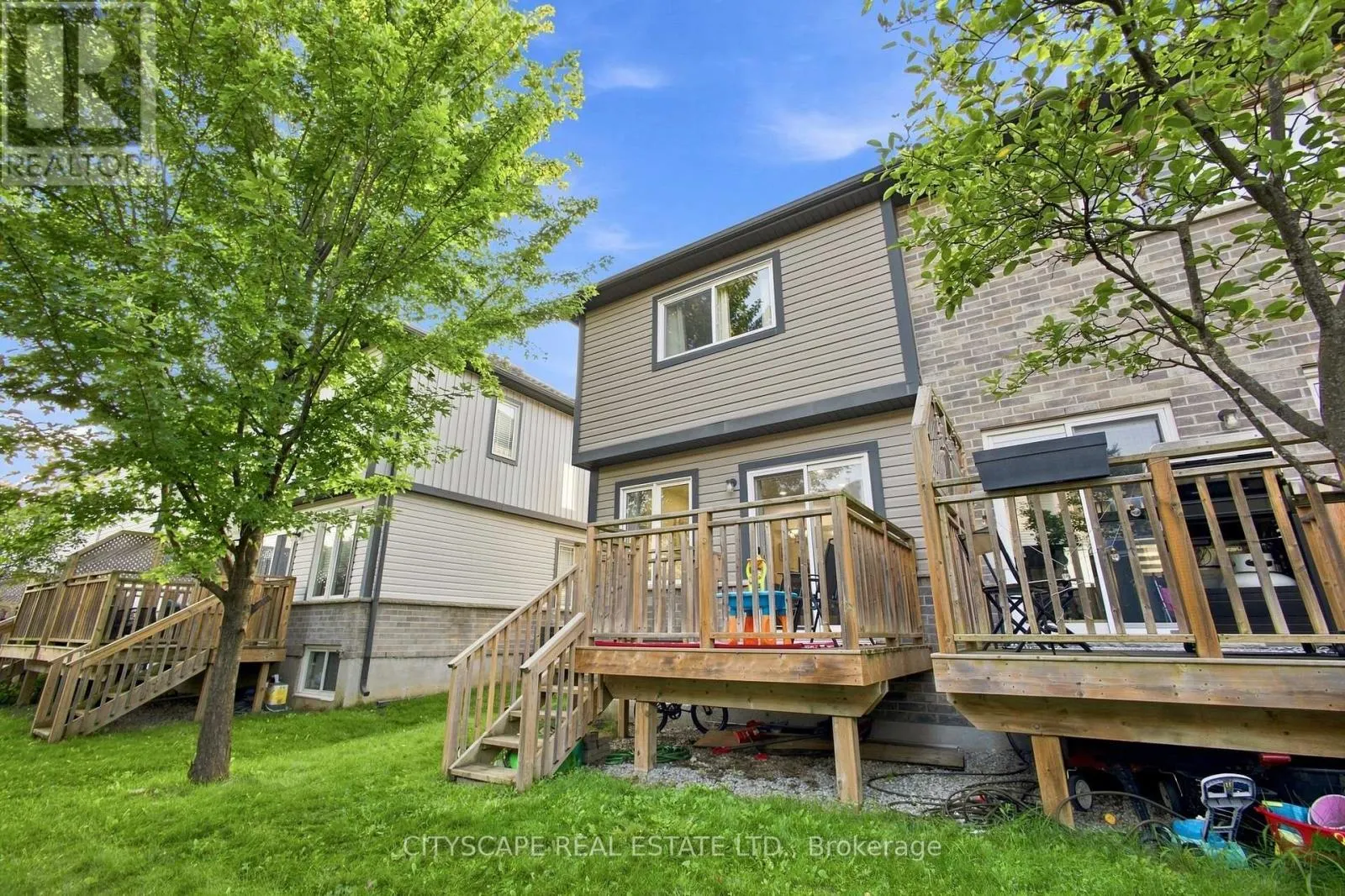 37 - 350 DUNDAS STREET S