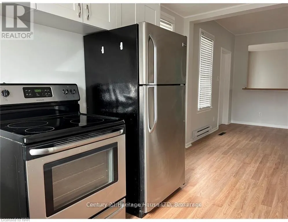 LOWER - 61 PHIPPS STREET #Lower