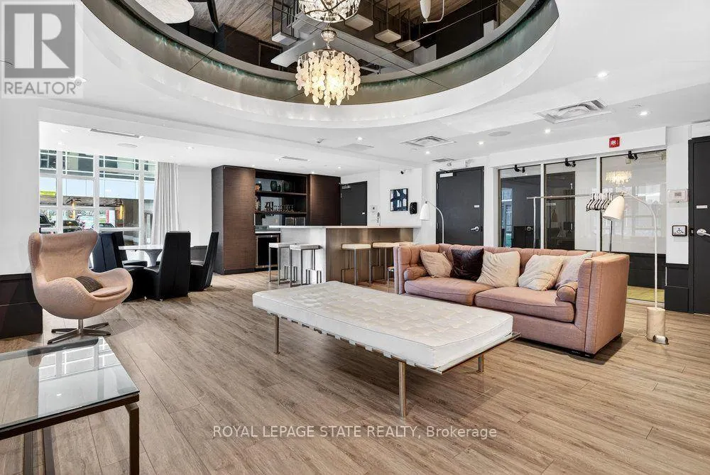 209 - 10 CONCORD PLACE