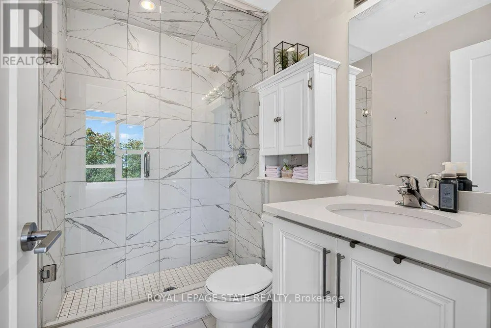 209 - 10 CONCORD PLACE