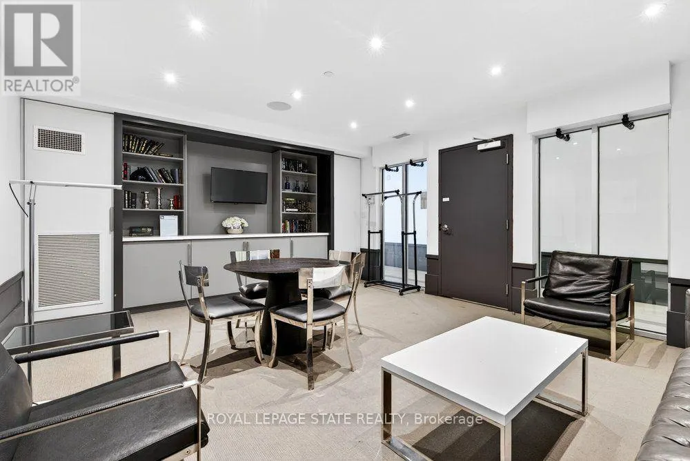 209 - 10 CONCORD PLACE