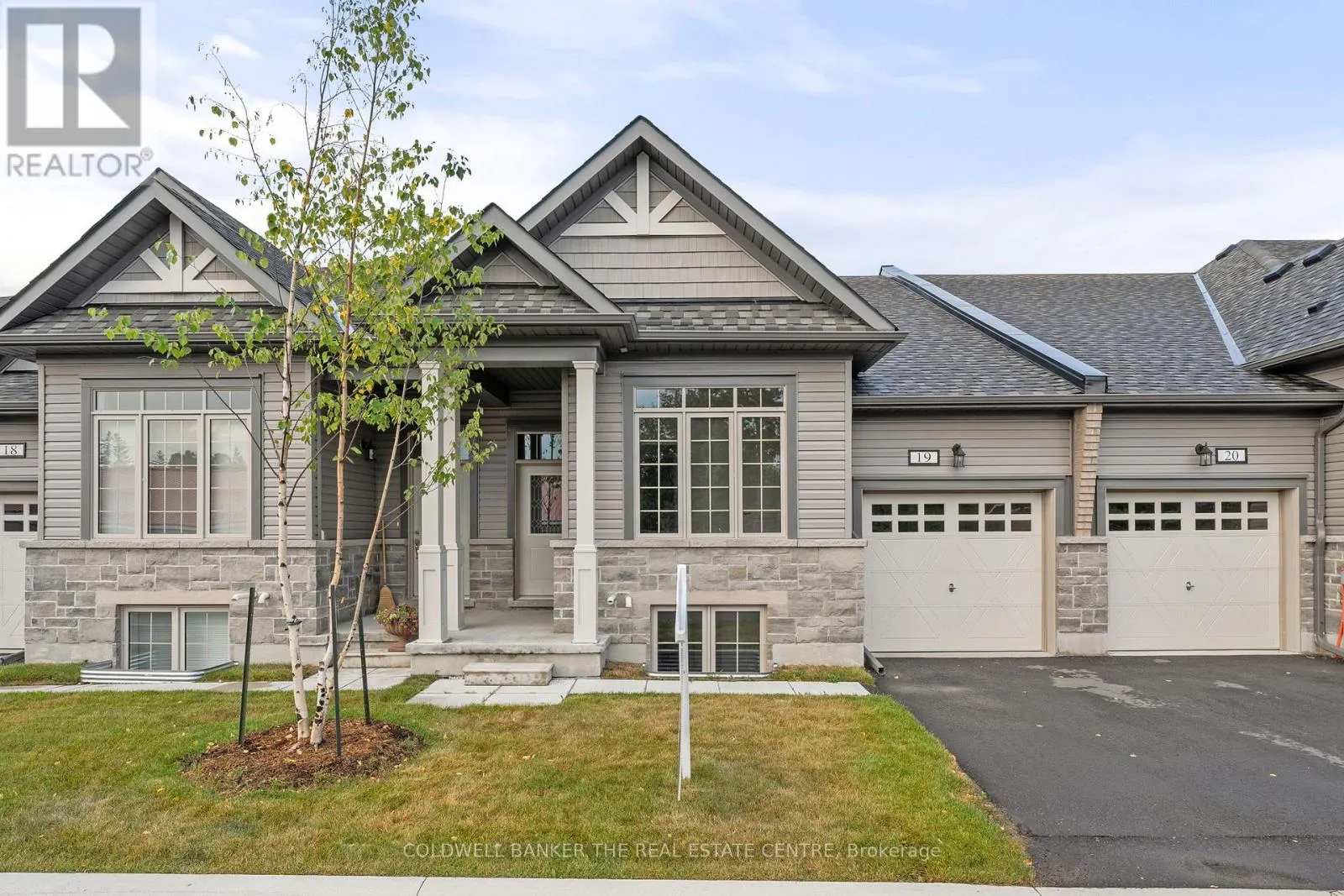19 - 17 LAKEWOOD CRESCENT