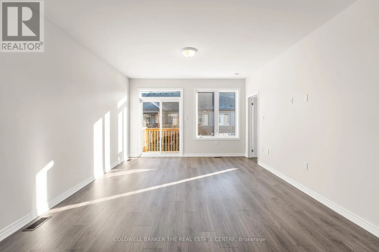 19 - 17 LAKEWOOD CRESCENT