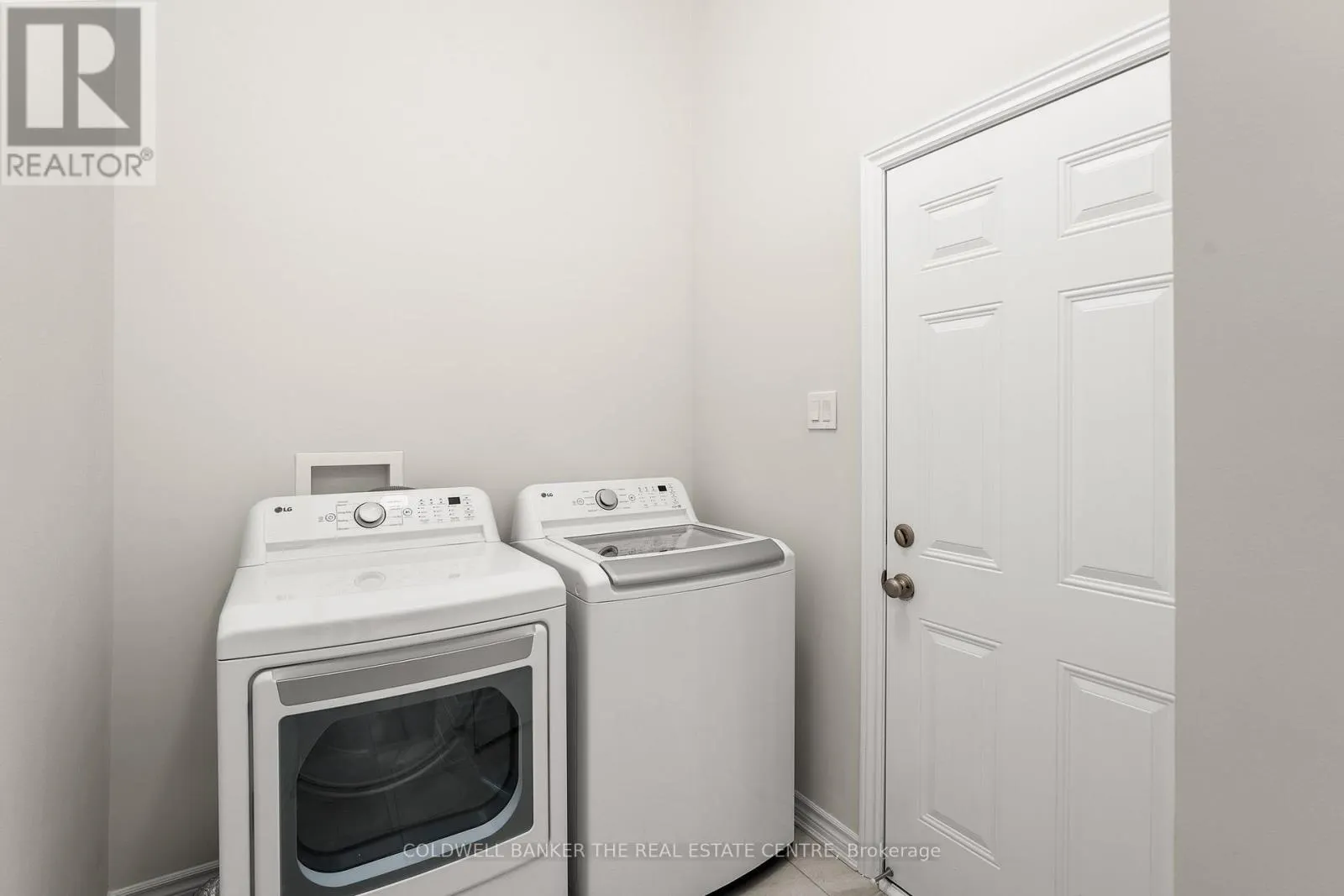 19 - 17 LAKEWOOD CRESCENT