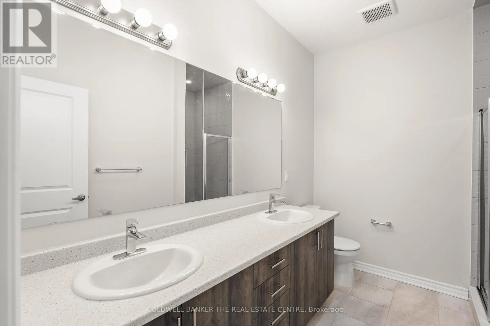 19 - 17 LAKEWOOD CRESCENT