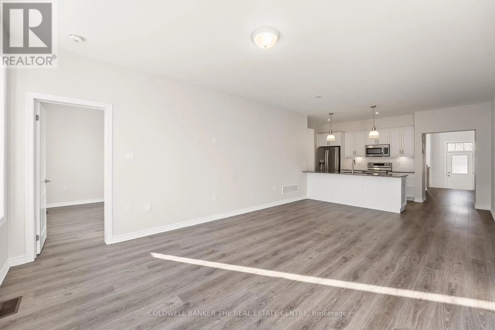 19 - 17 LAKEWOOD CRESCENT