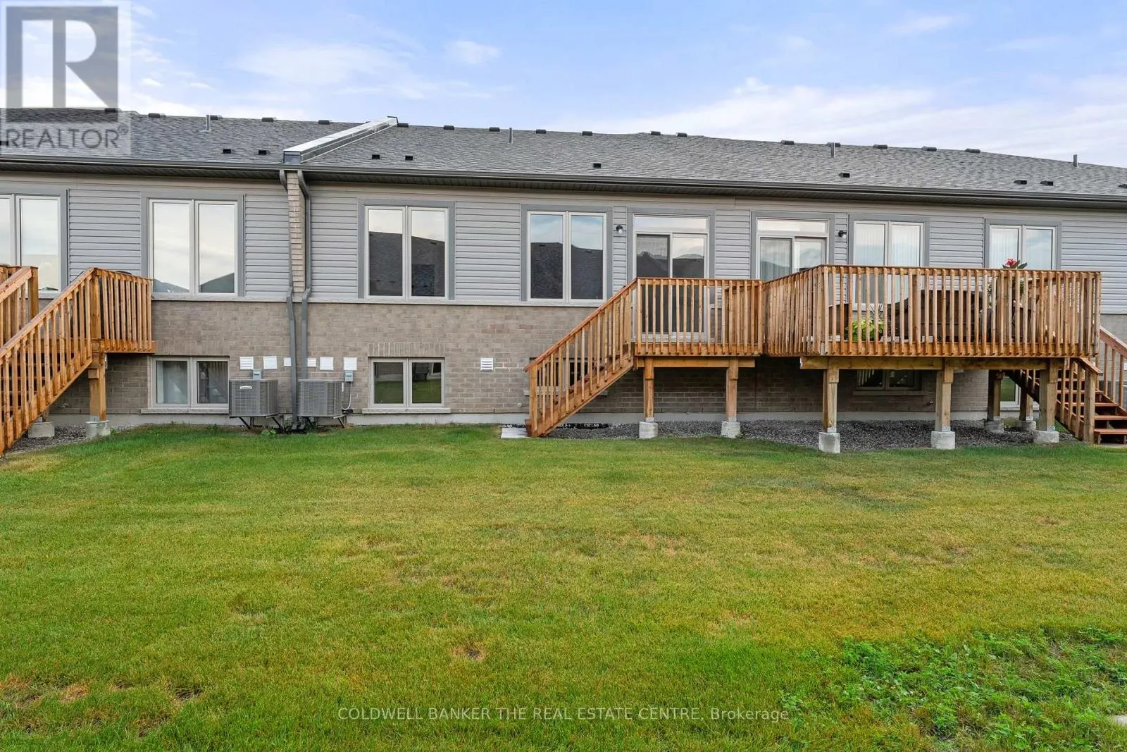 19 - 17 LAKEWOOD CRESCENT