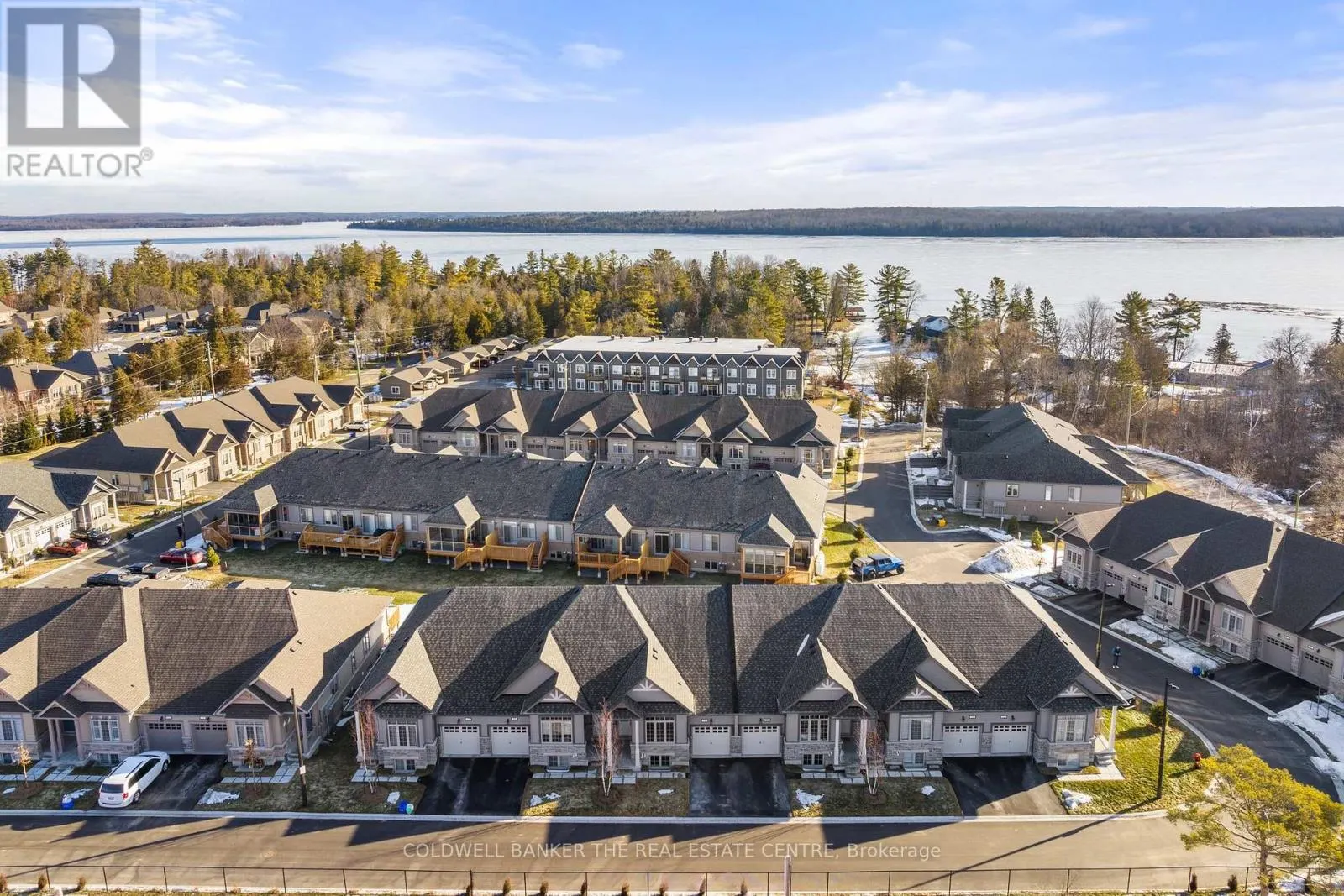 19 - 17 LAKEWOOD CRESCENT