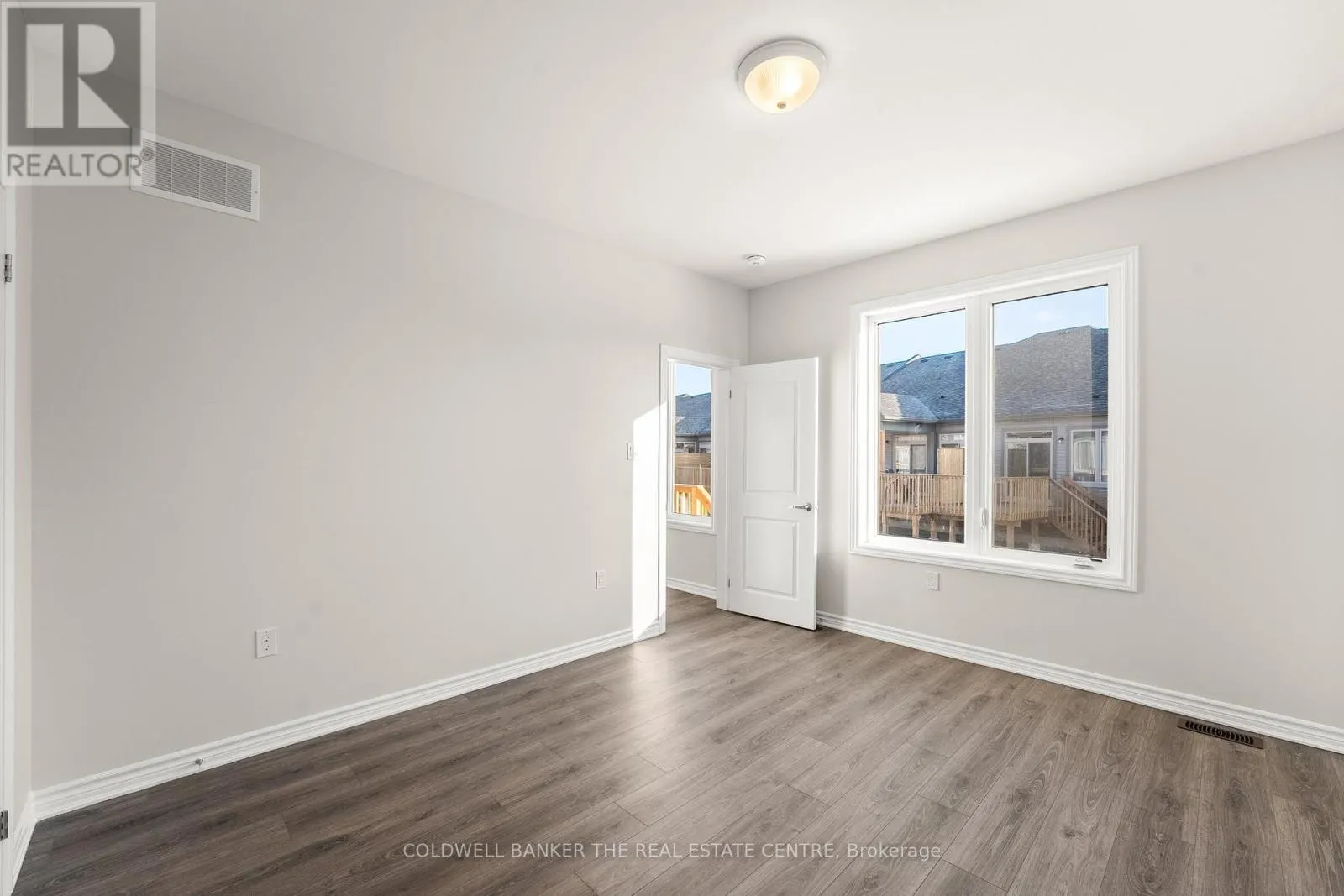 19 - 17 LAKEWOOD CRESCENT