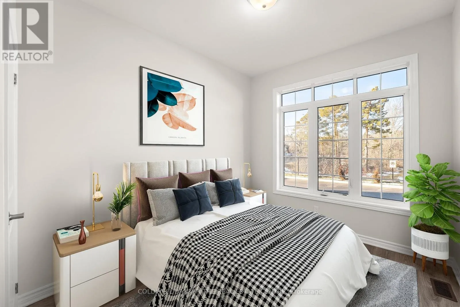 19 - 17 LAKEWOOD CRESCENT