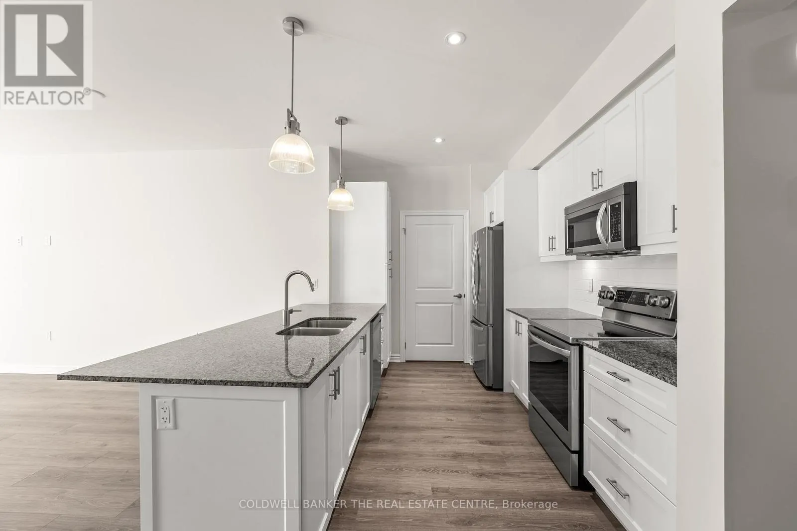 19 - 17 LAKEWOOD CRESCENT