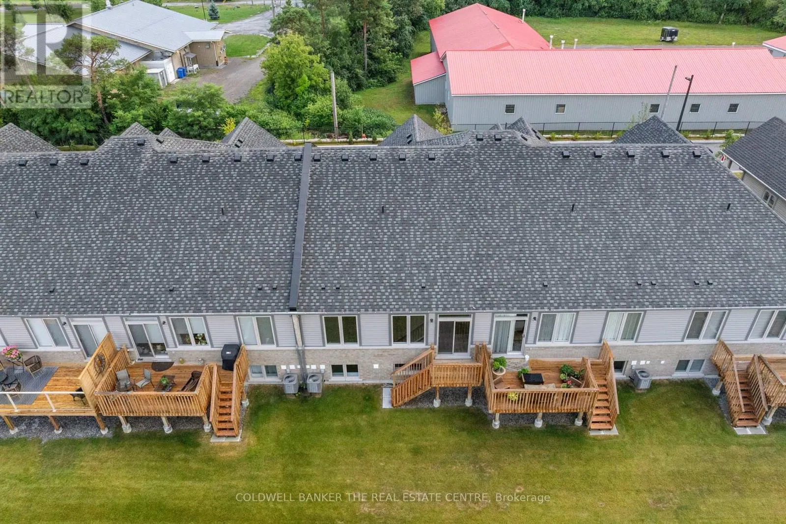 19 - 17 LAKEWOOD CRESCENT