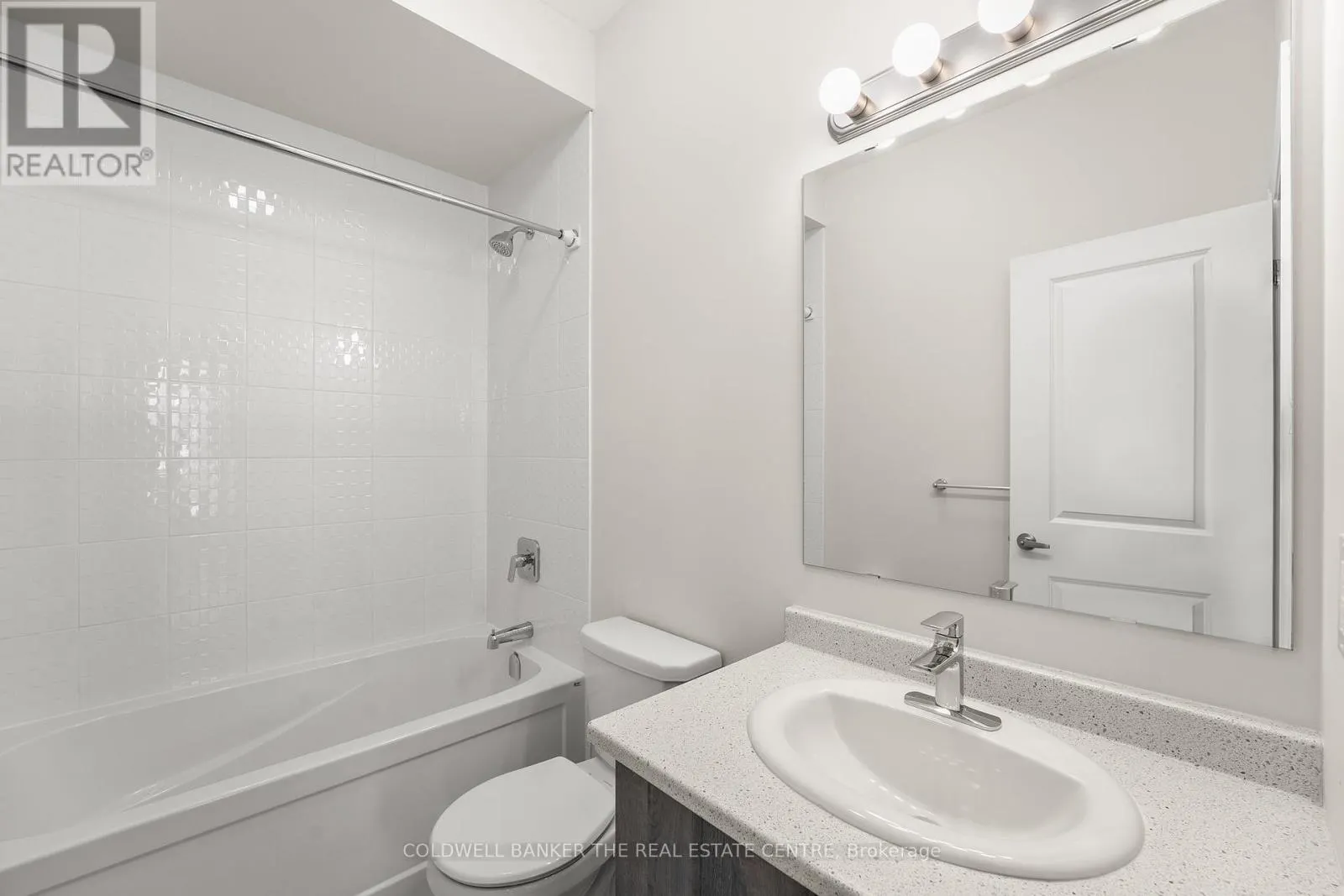19 - 17 LAKEWOOD CRESCENT