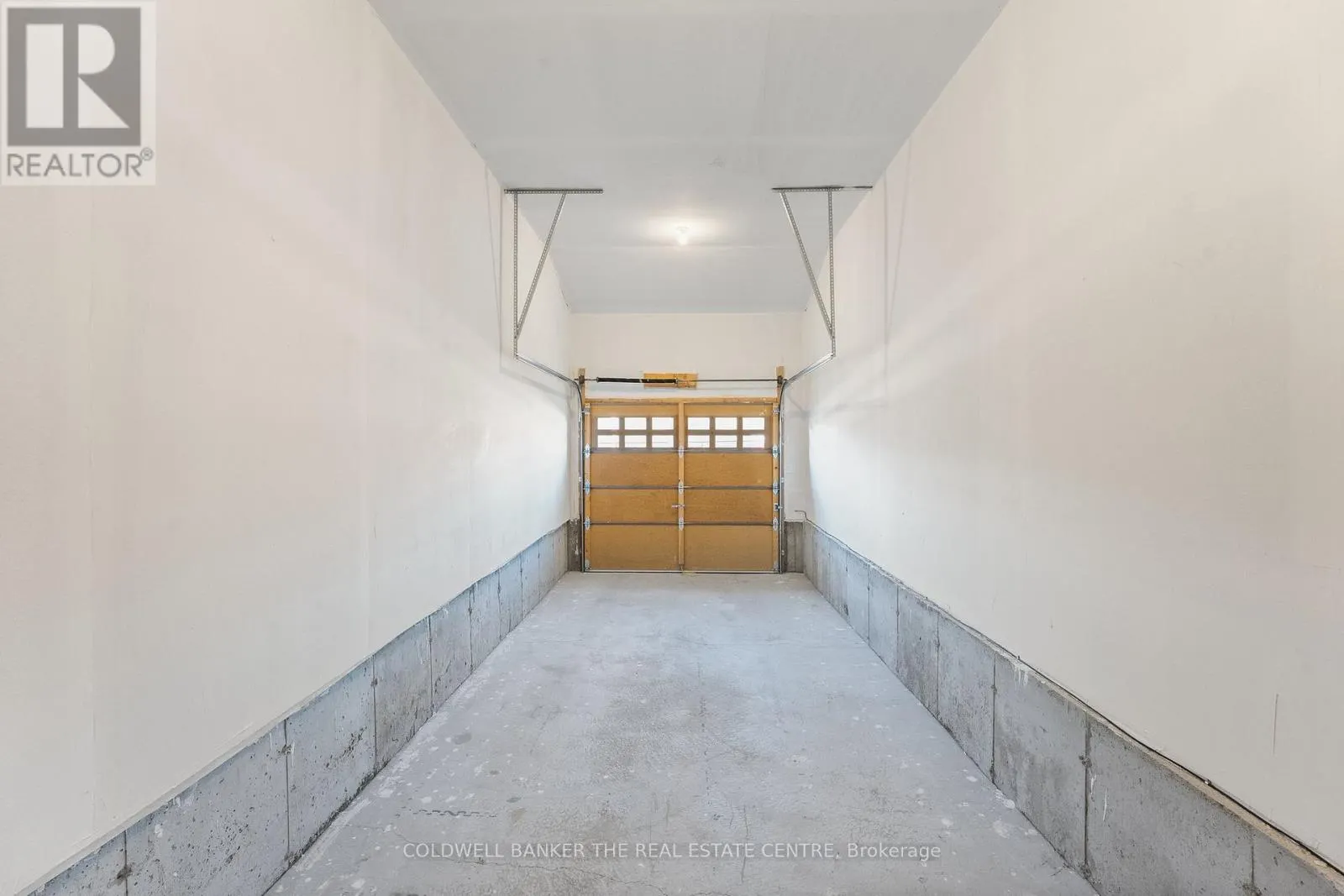 19 - 17 LAKEWOOD CRESCENT