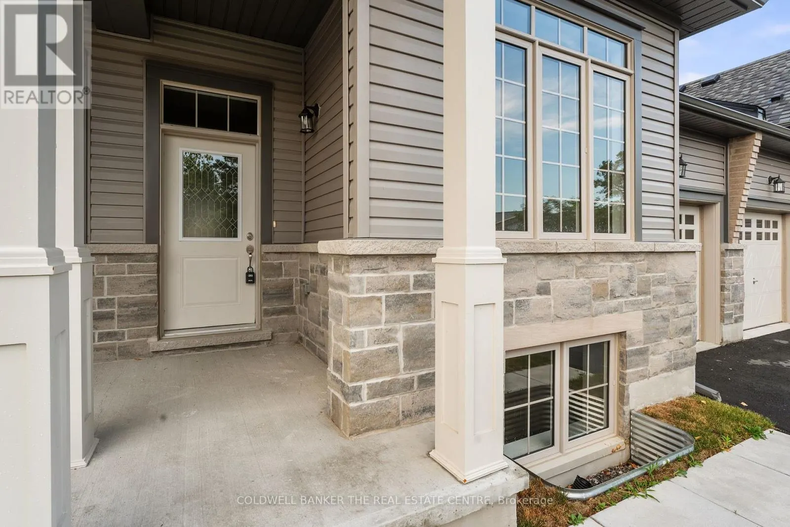 19 - 17 LAKEWOOD CRESCENT
