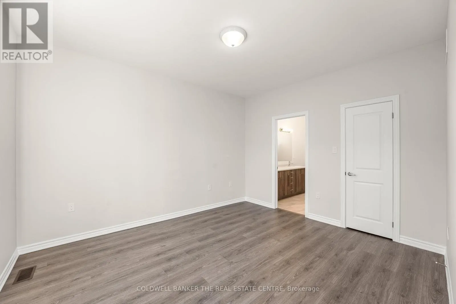 19 - 17 LAKEWOOD CRESCENT