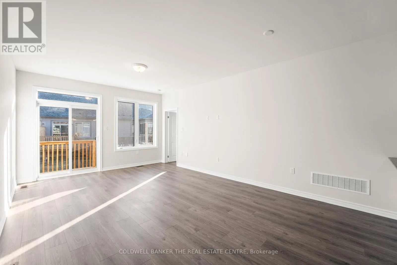 19 - 17 LAKEWOOD CRESCENT