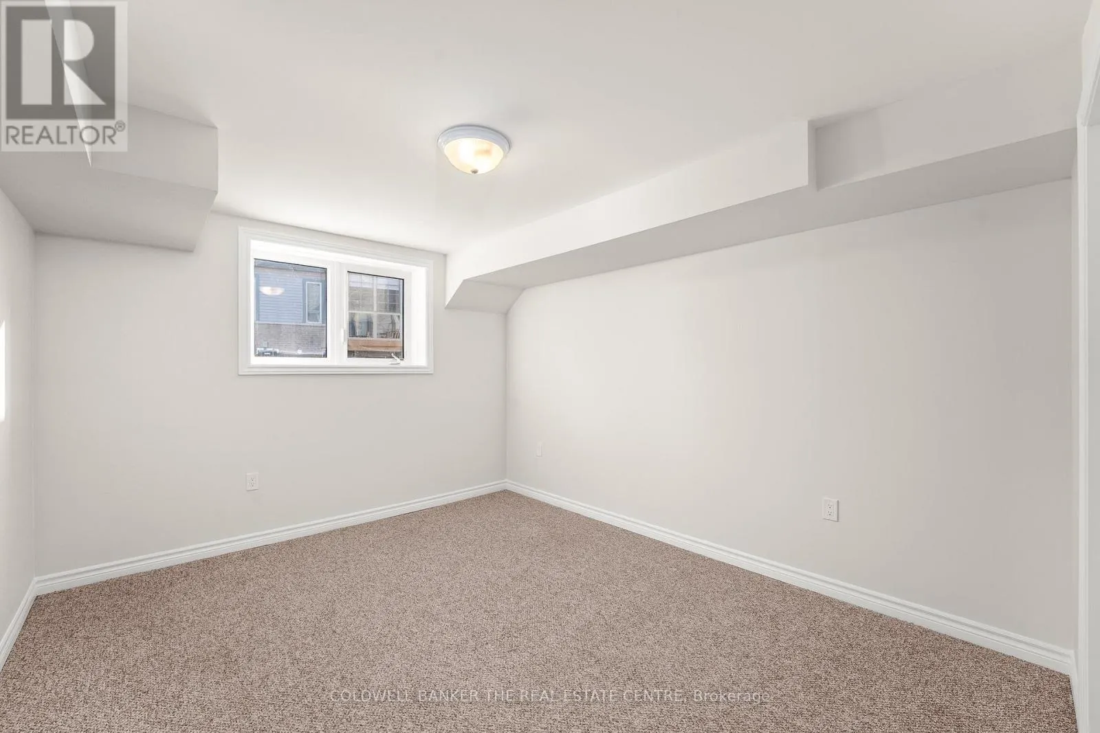 19 - 17 LAKEWOOD CRESCENT