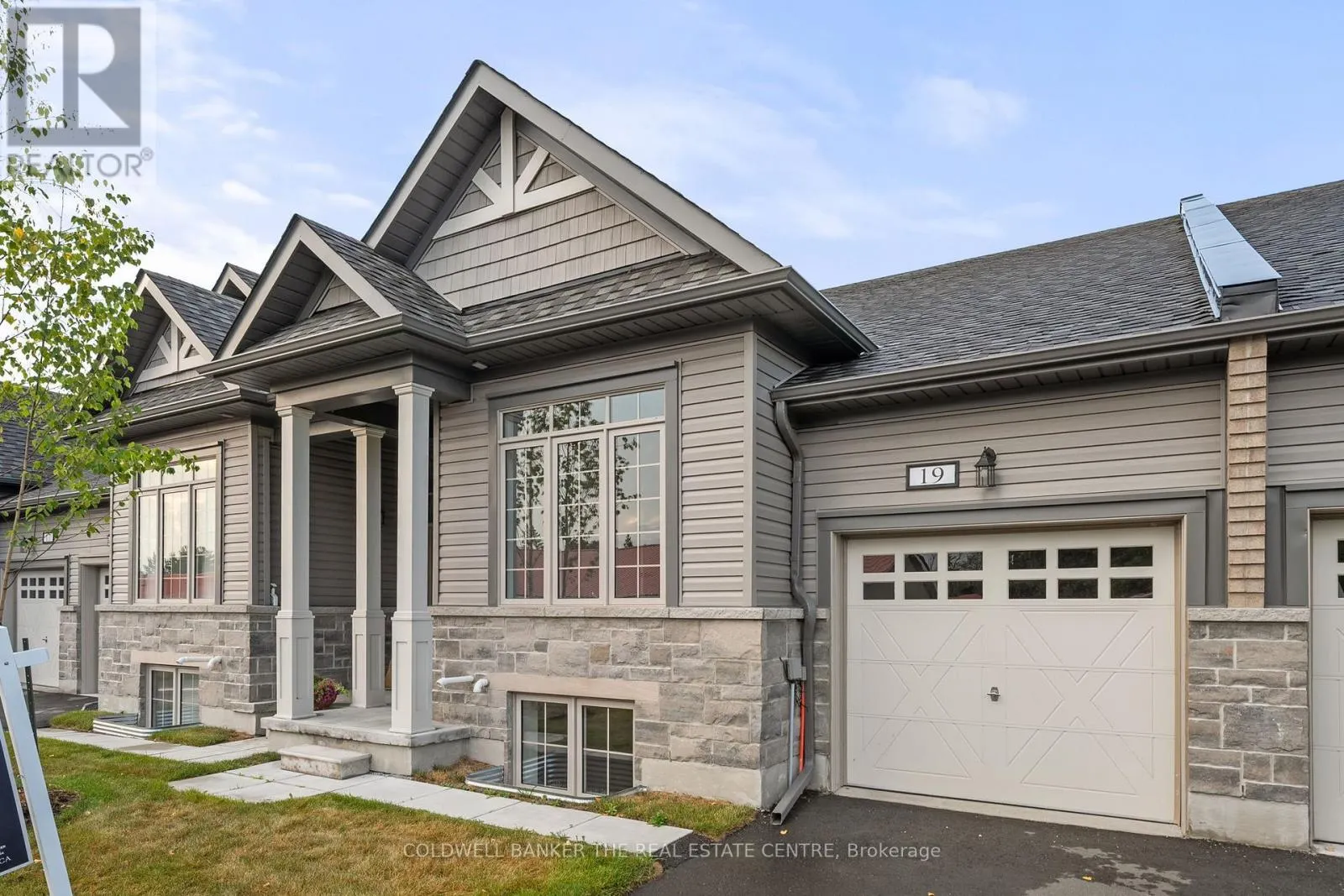 19 - 17 LAKEWOOD CRESCENT