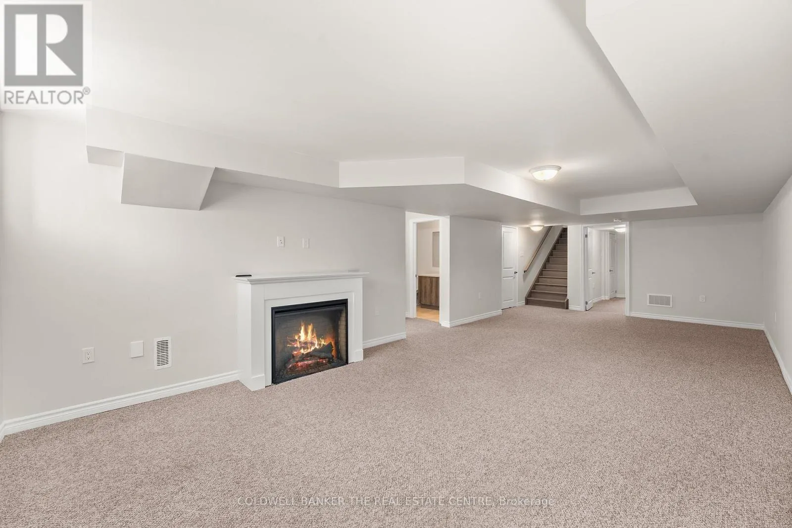 19 - 17 LAKEWOOD CRESCENT