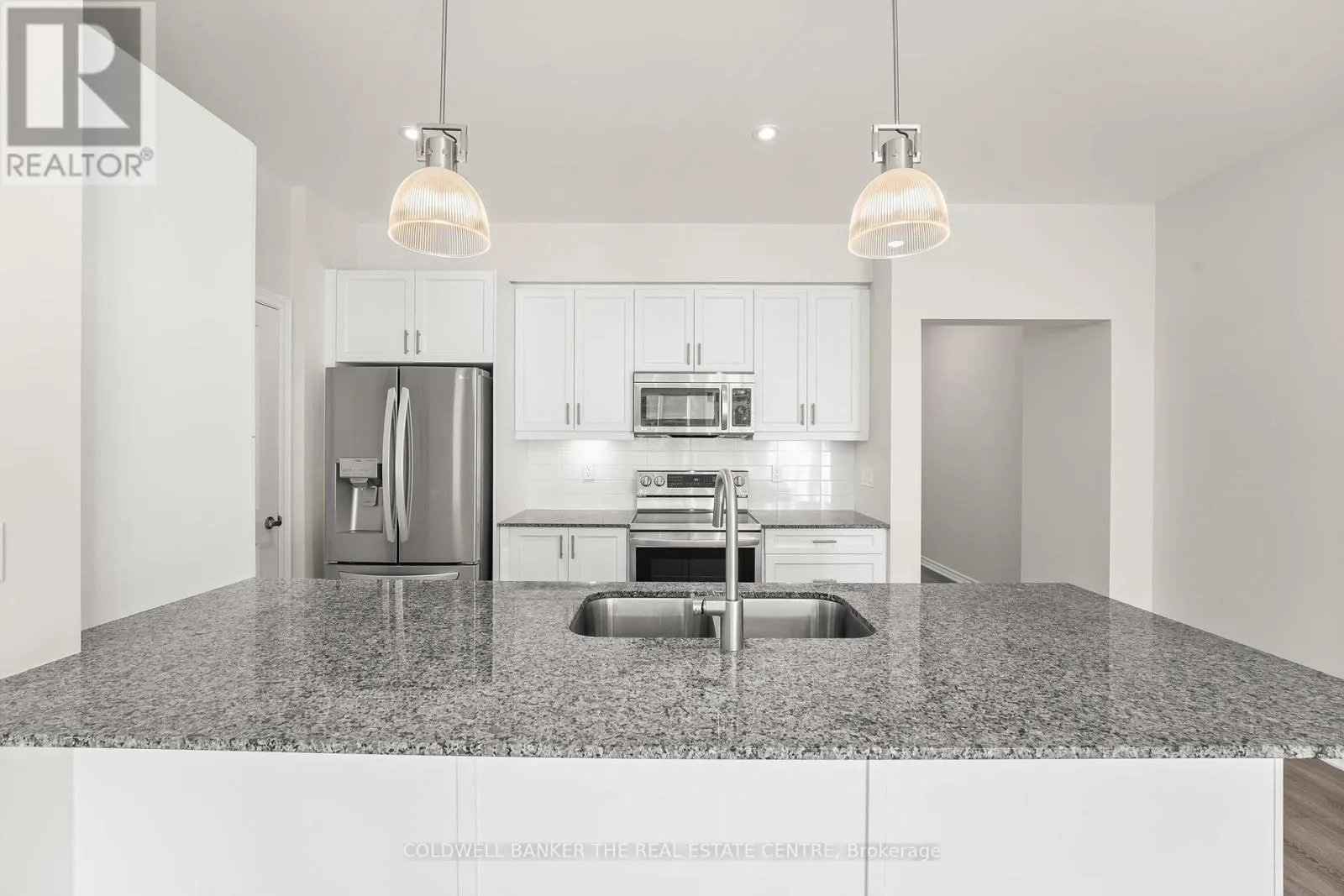 19 - 17 LAKEWOOD CRESCENT