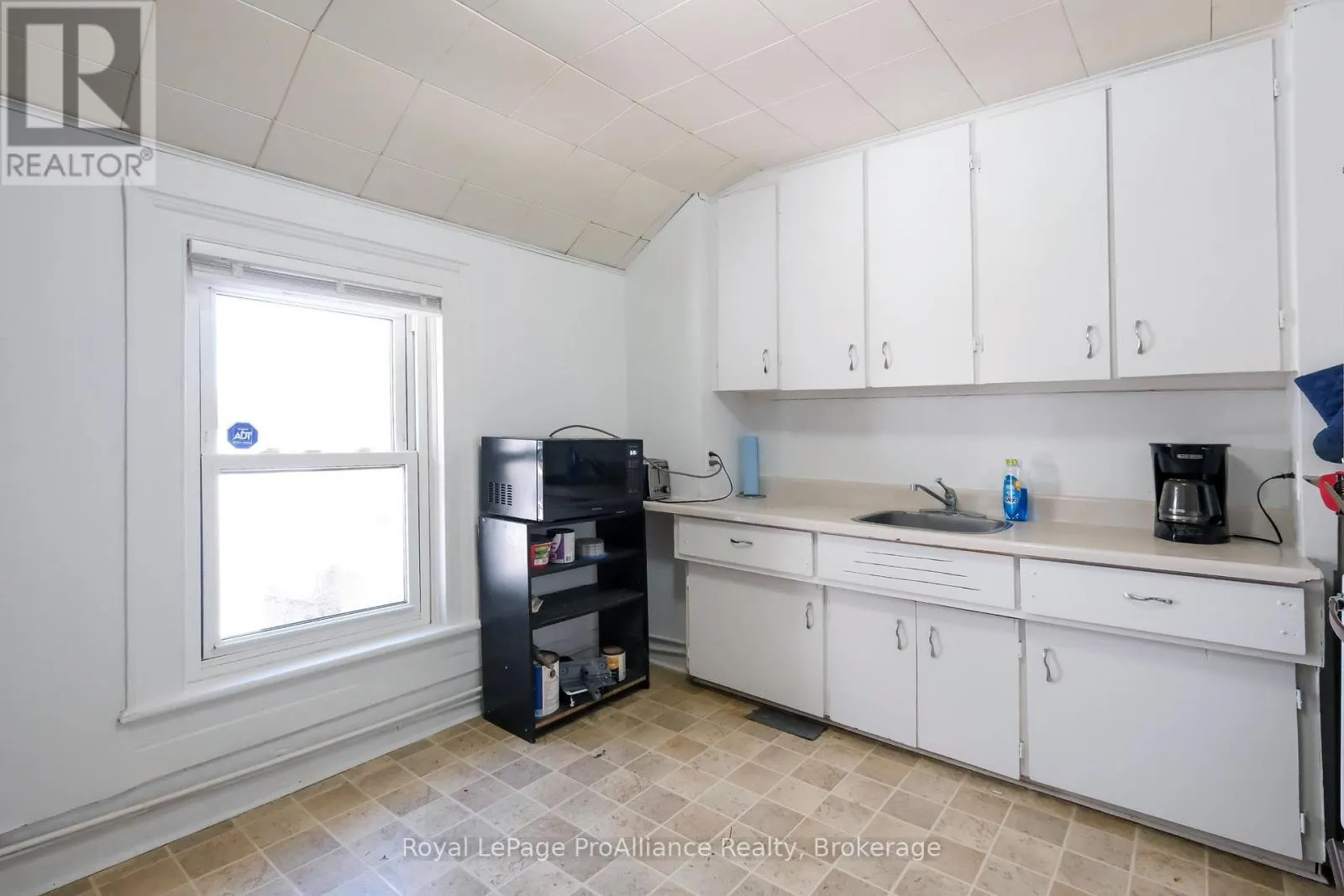 395 BLEECKER AVENUE