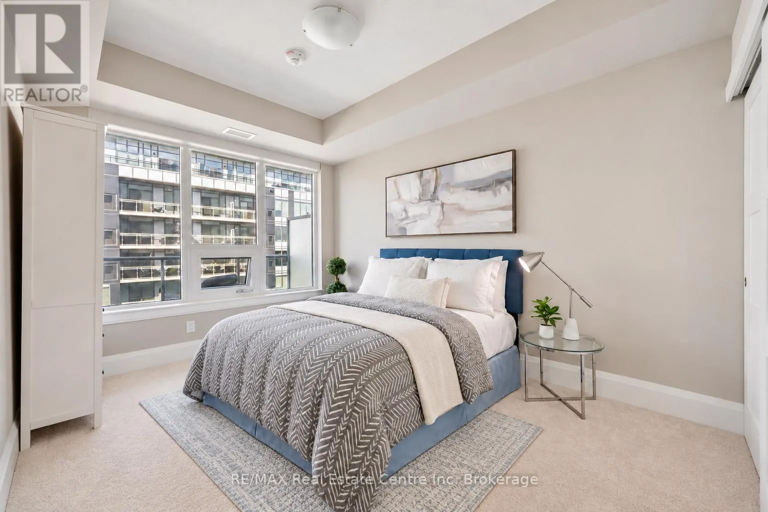 807 - 73 ARTHUR STREET S #807