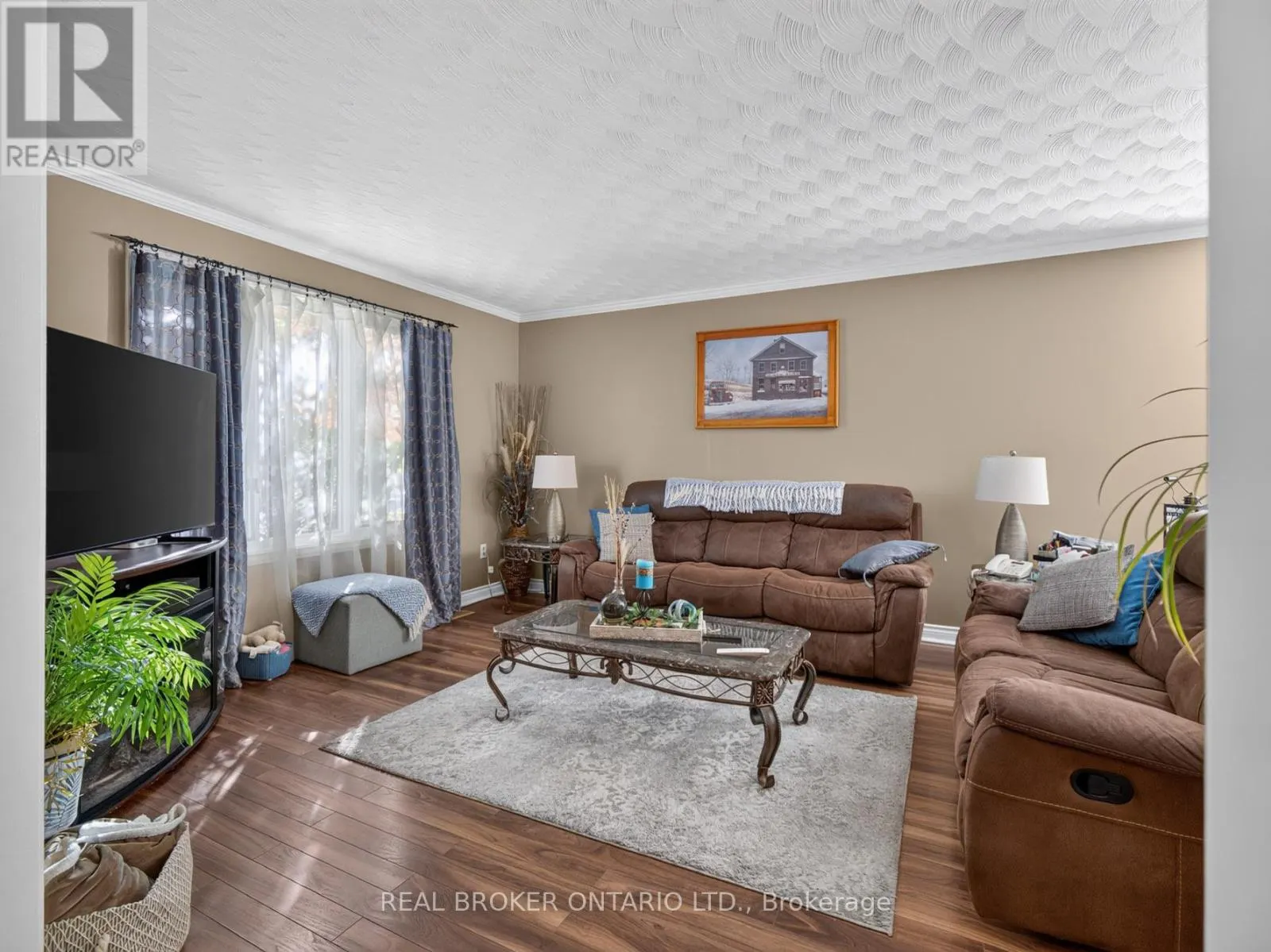 133 LEASIDE DRIVE