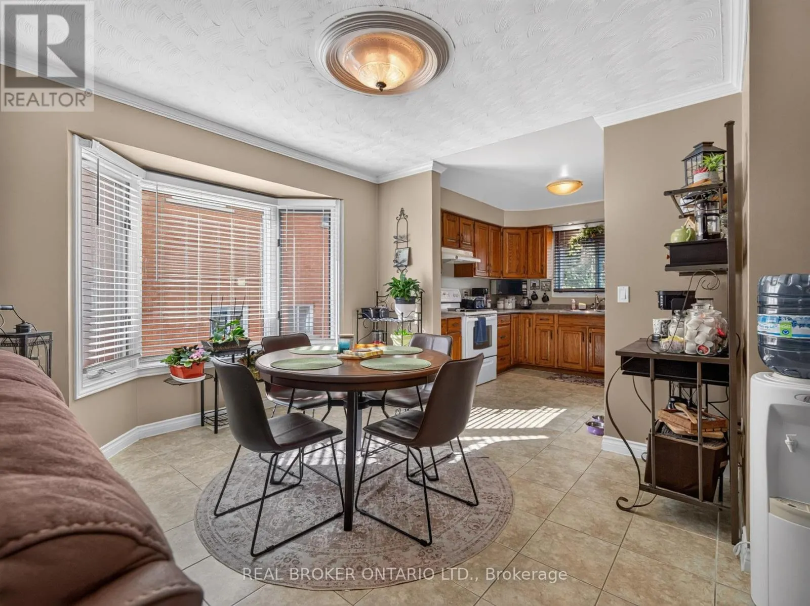 133 LEASIDE DRIVE